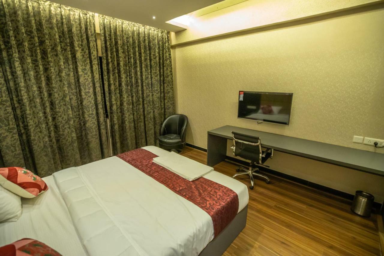 Fabhotel Prime Grand Seasons Hotel