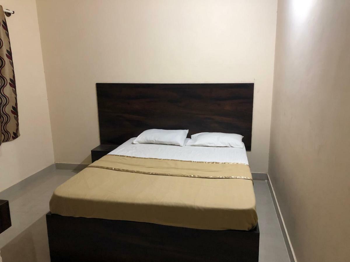 Hotel Veekay *