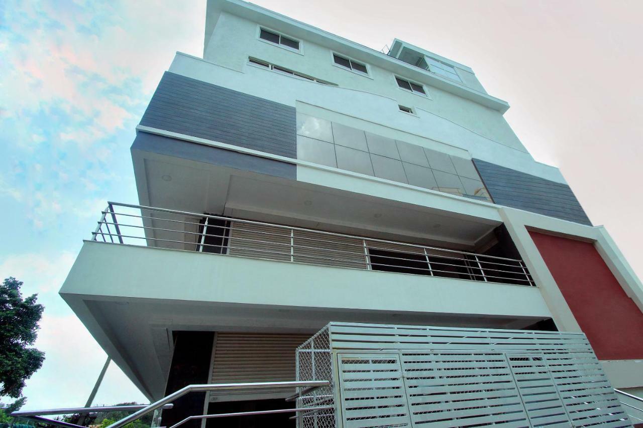 Hotel Oyo 13567 1bhk And 3*