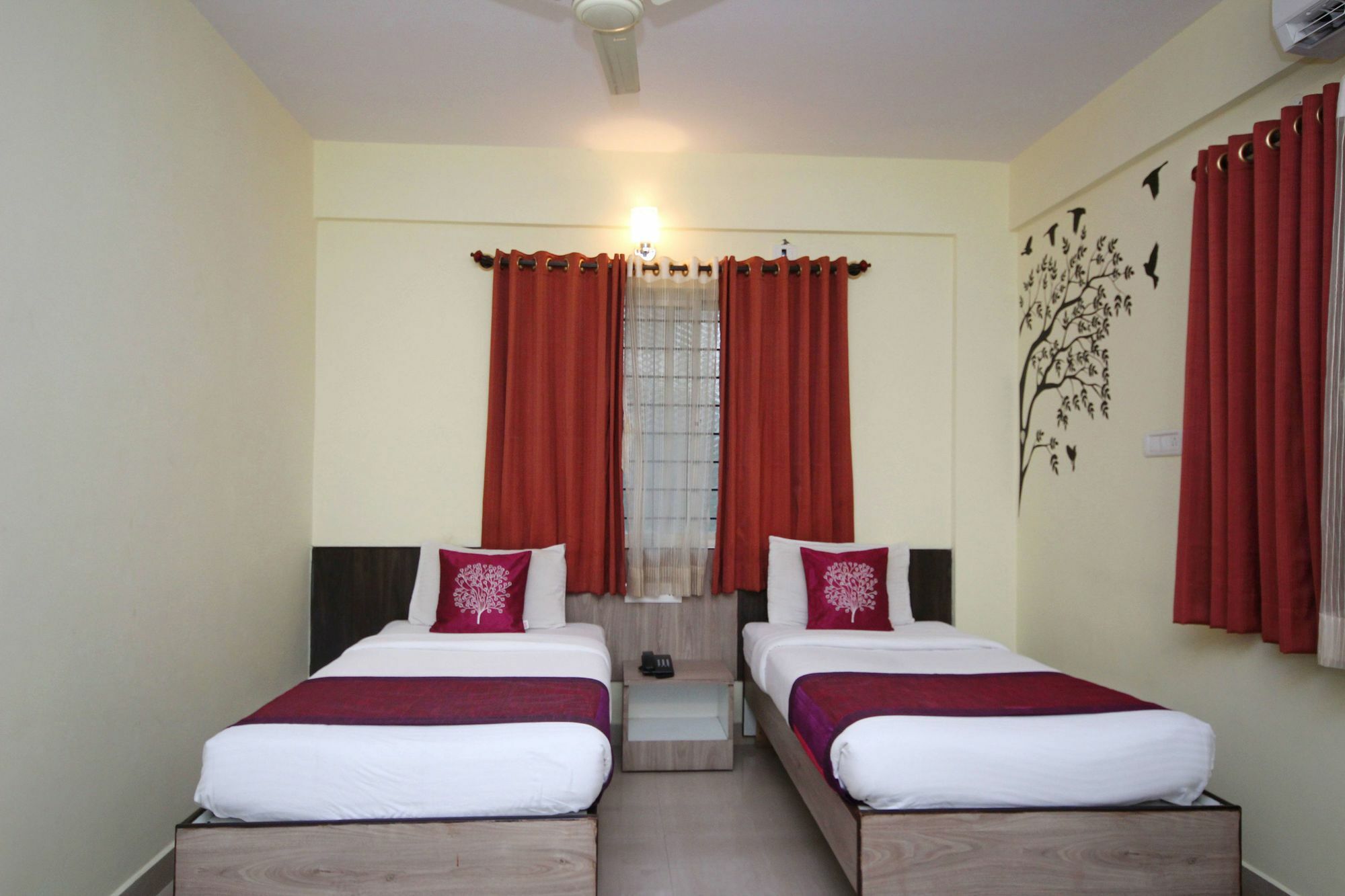 Oyo 3099 Cherry Comforts Hotel 2*