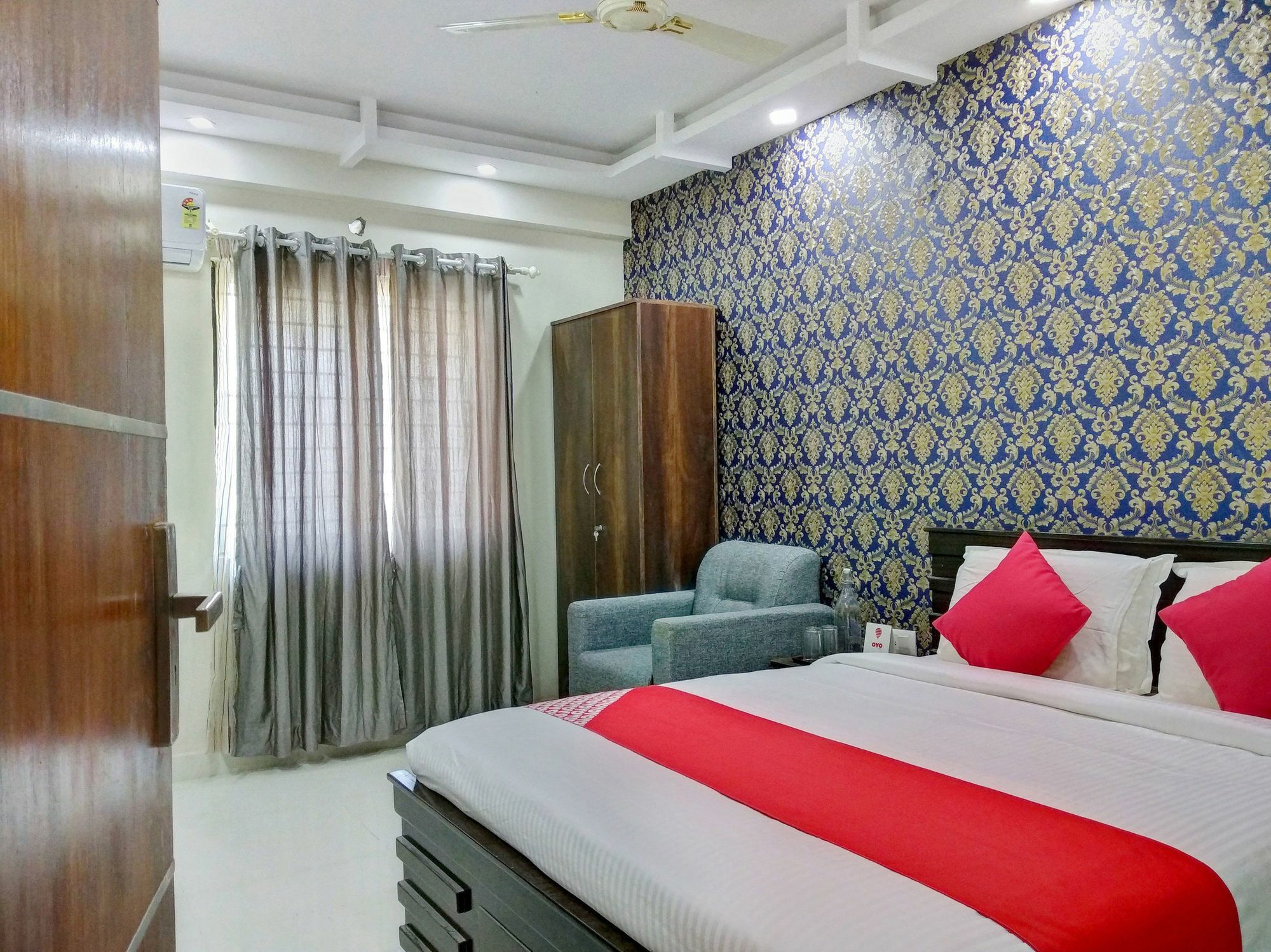Oyo 10521 Gck Hotel 3*