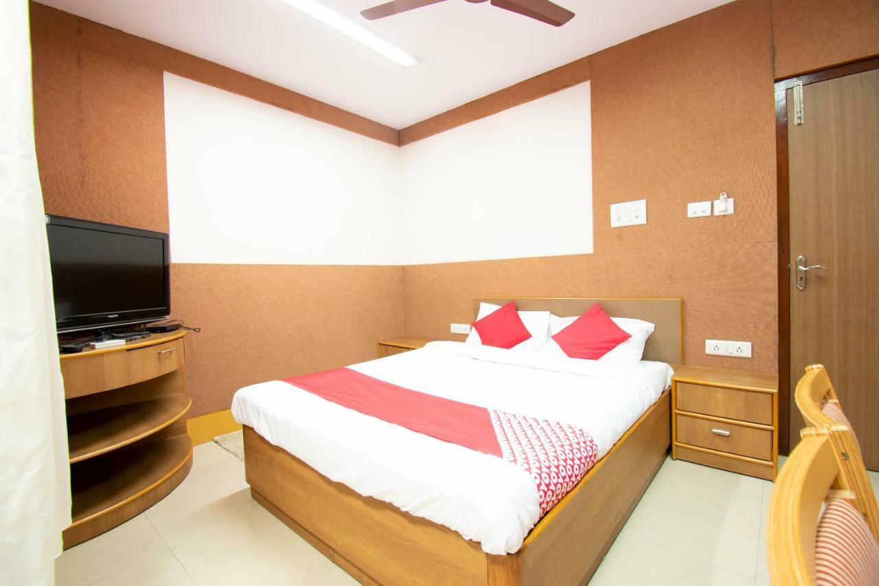 Oyo 1327 Inchara Hotel 3*