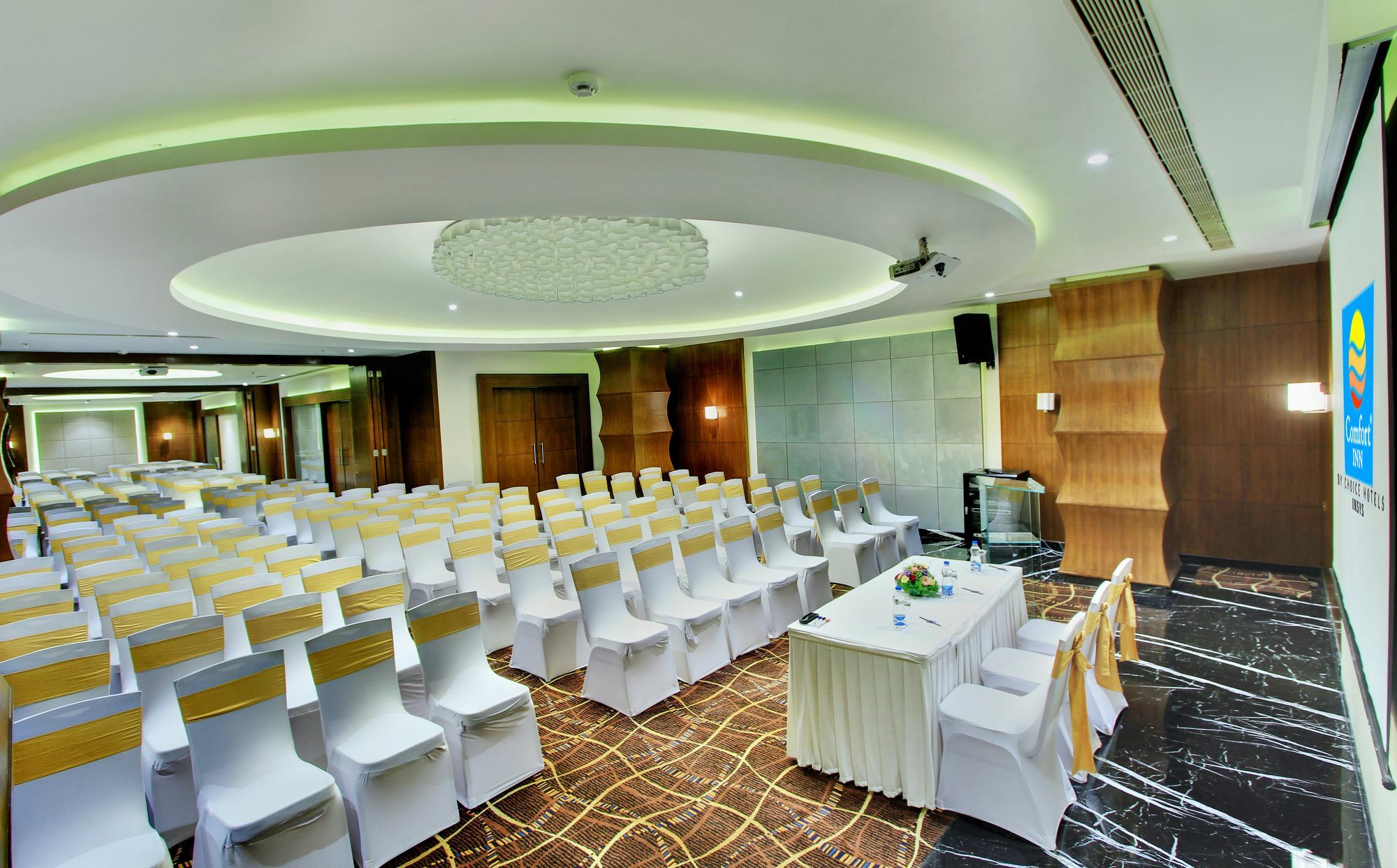 Comfort Insys Hotel 4*