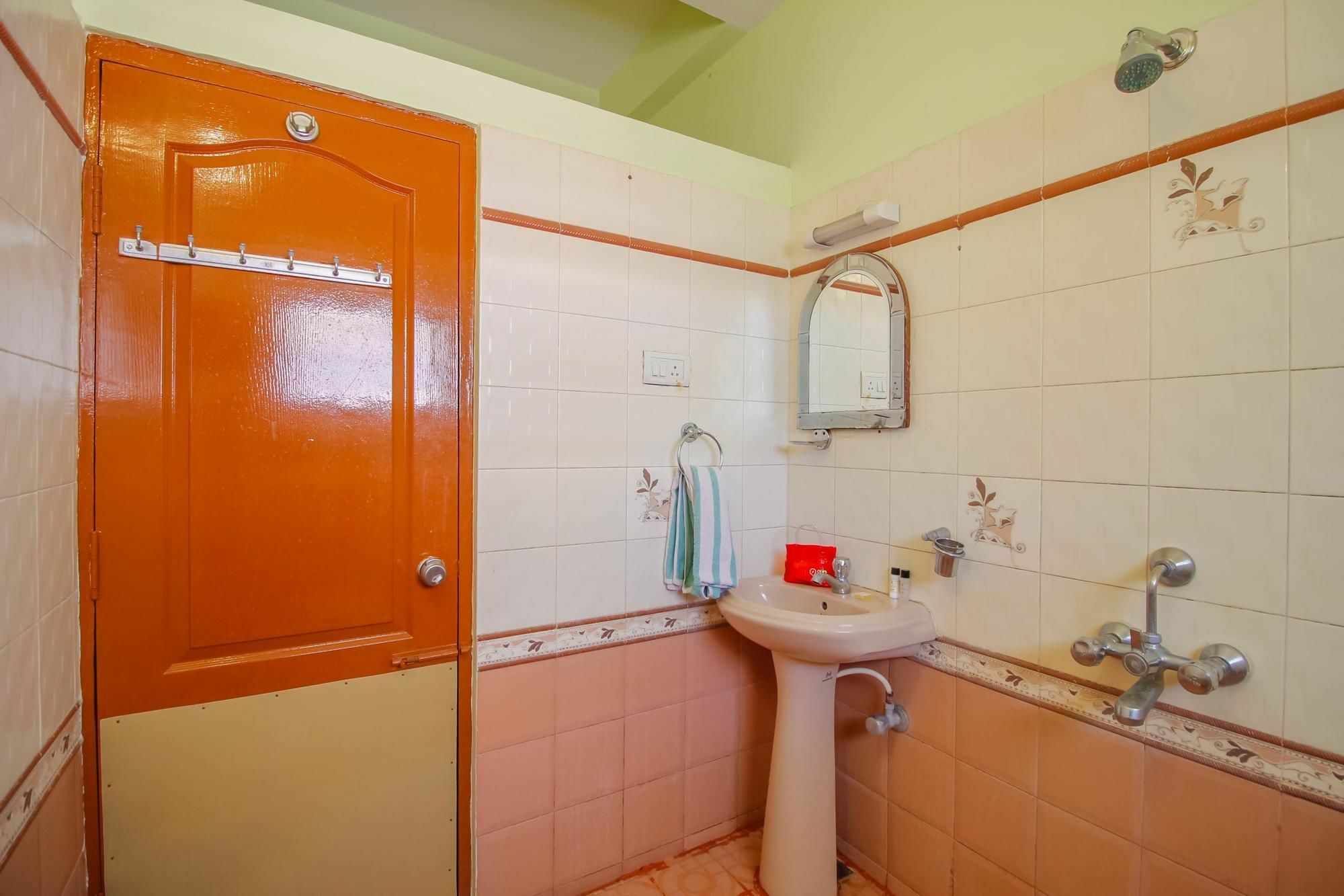 Hotel Oyo 894 Apartment Hotel 510 Chetana 3*