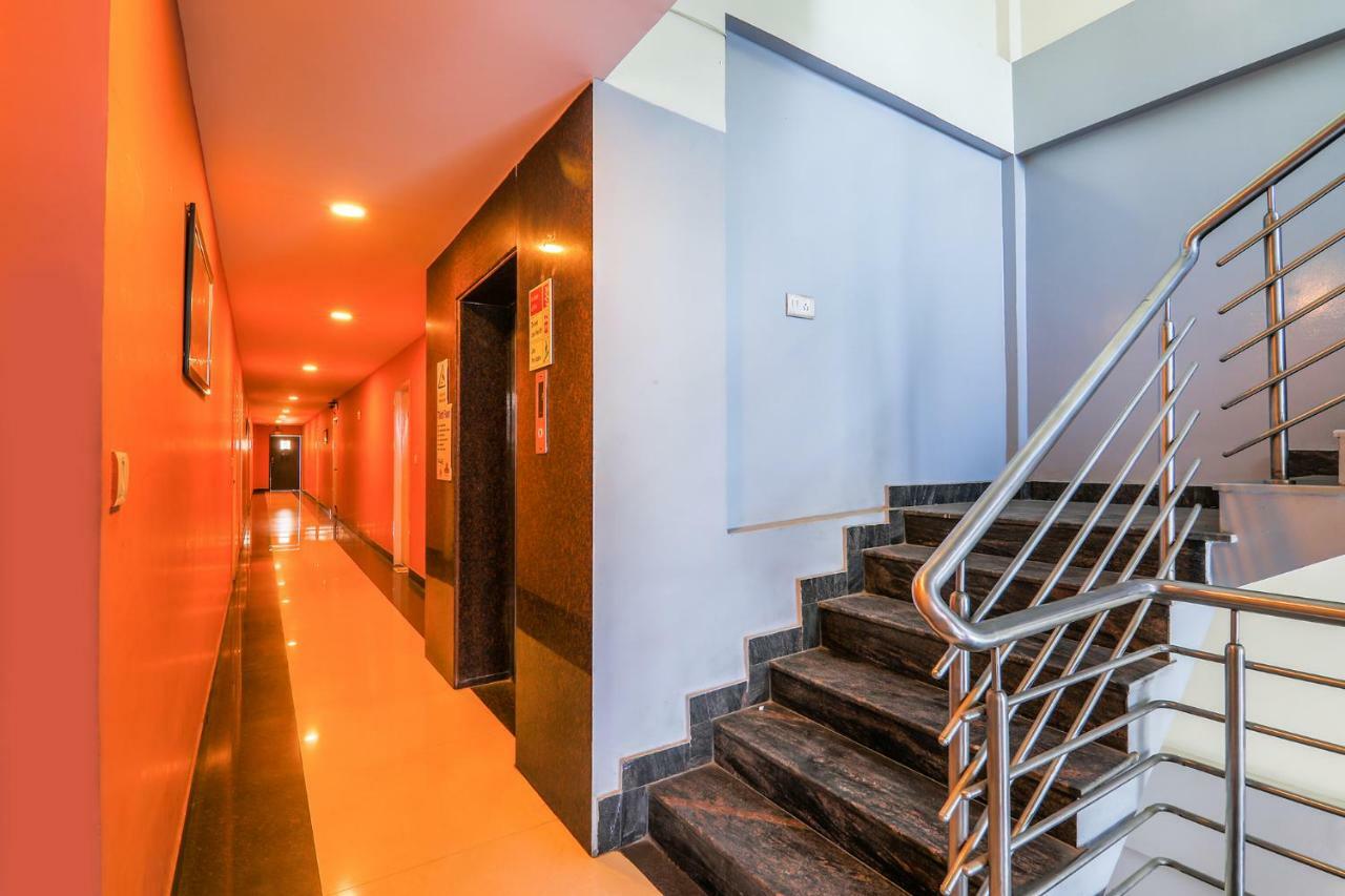 Oyo 10335 Platinum Hotel