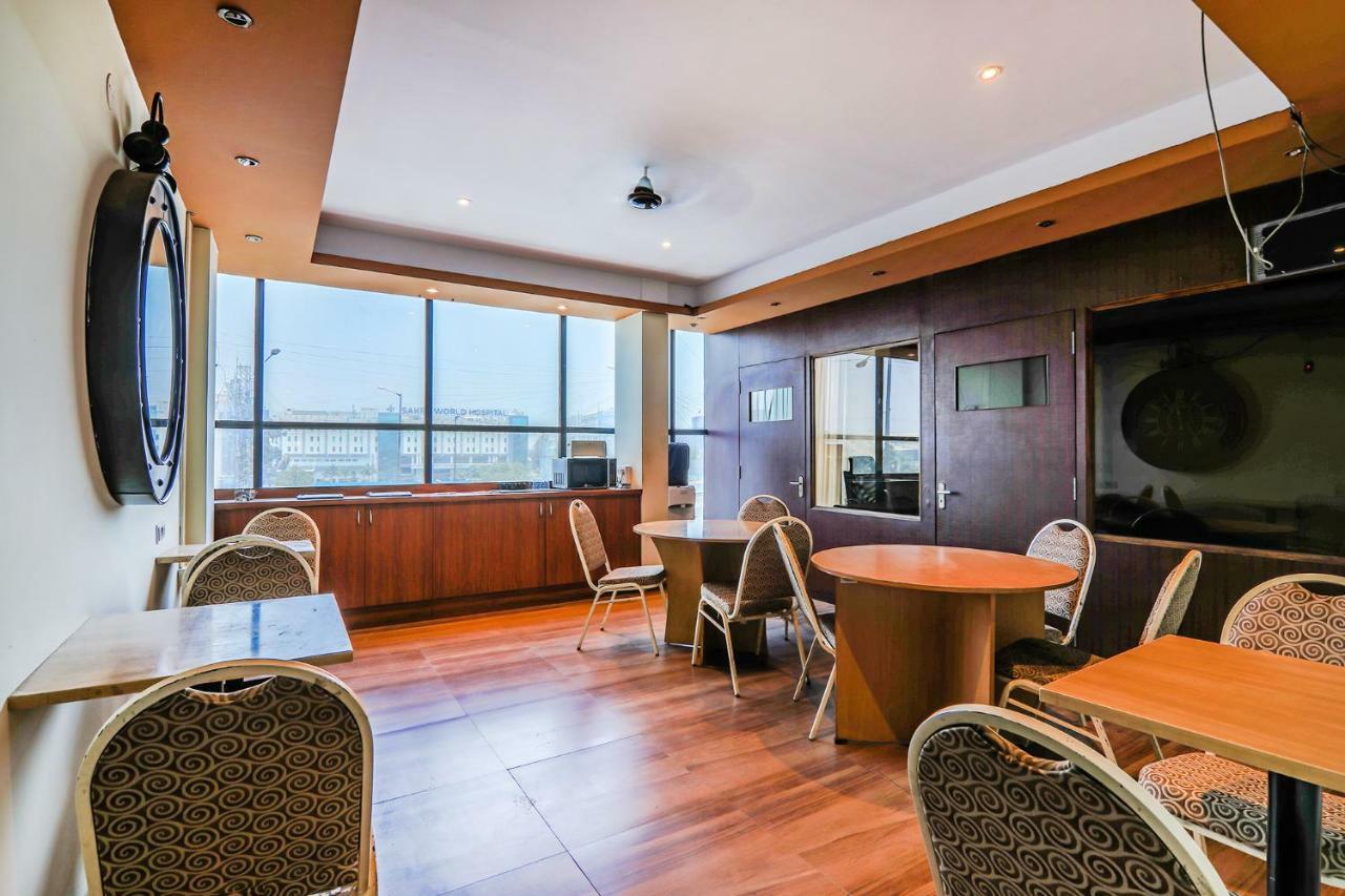 Oyo 10335 Platinum Hotel Bangalore