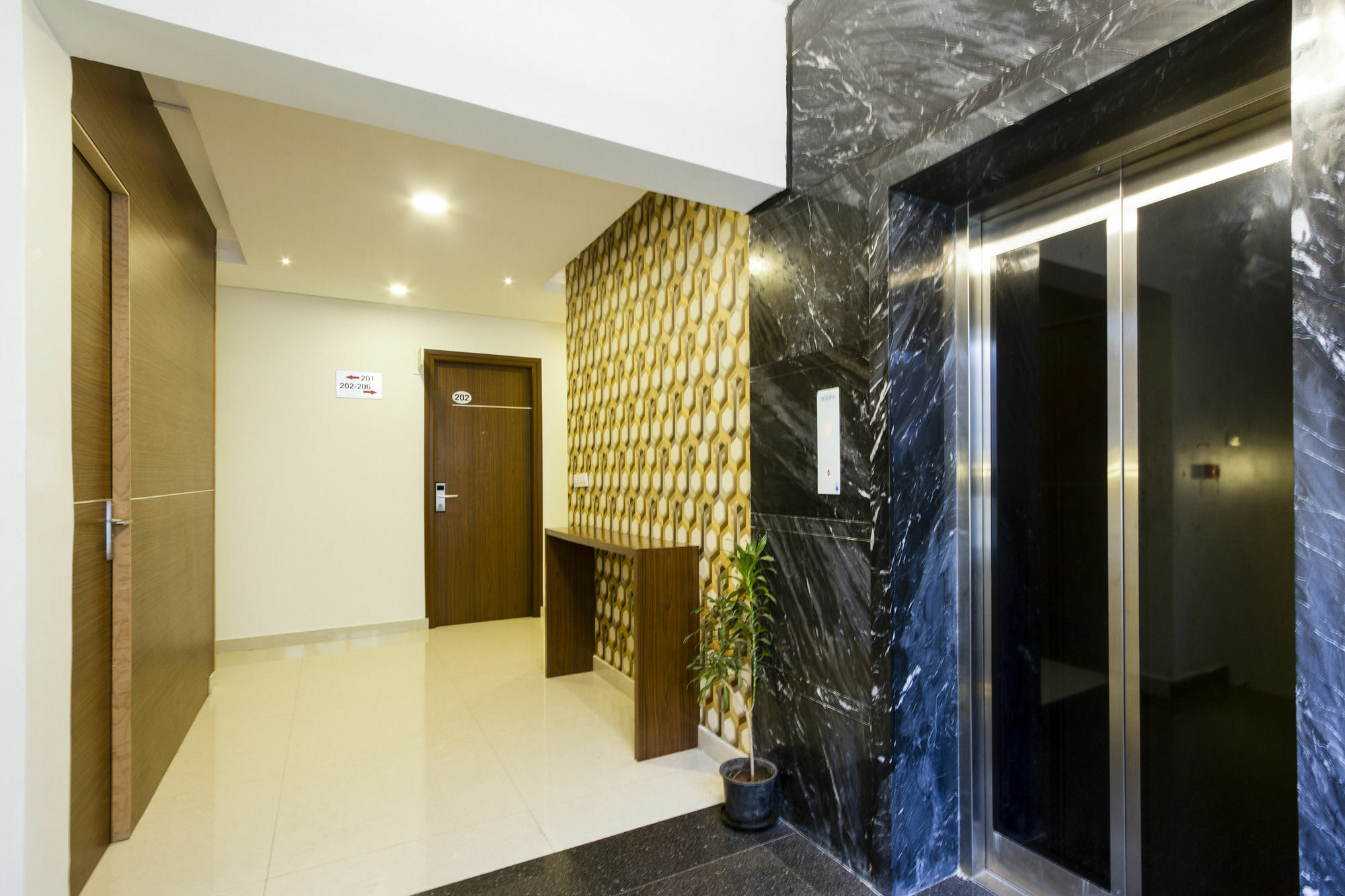Hotel Fabhotel Grand Continent Jp Nagar 3*