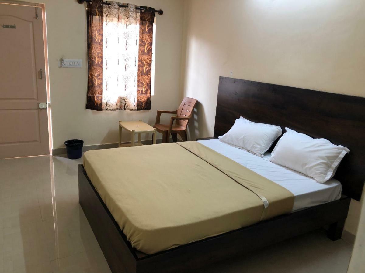 Hotel Veekay *