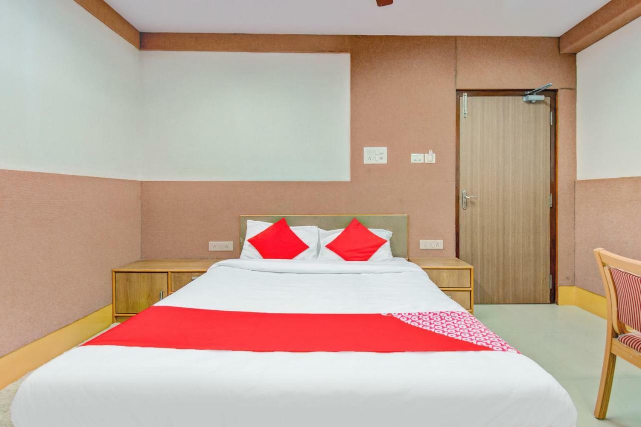 Oyo 1327 Inchara Hotel