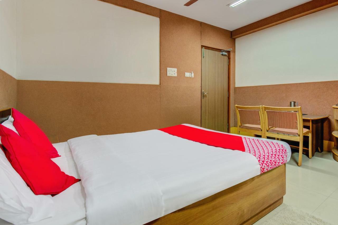 Hotel Oyo 1327 Inchara 3*