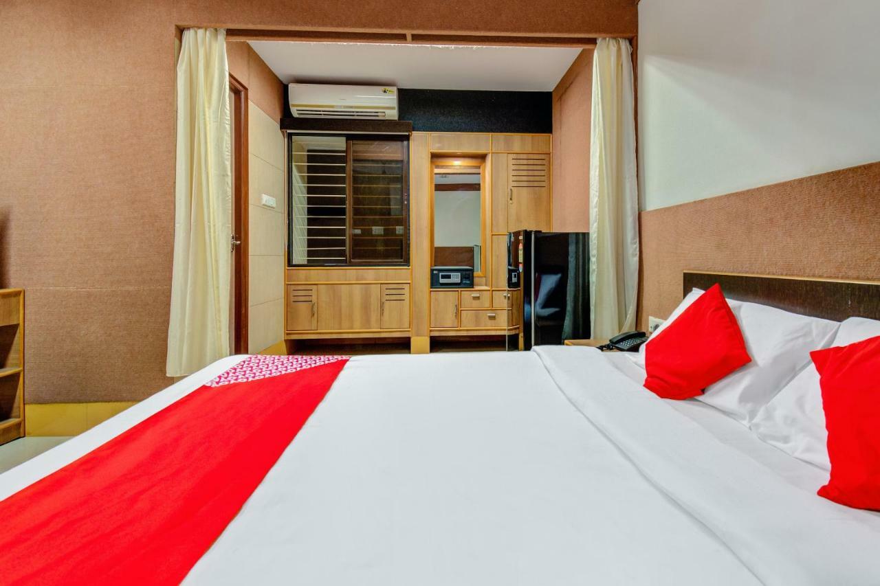 Oyo 1327 Inchara Hotel 3*
