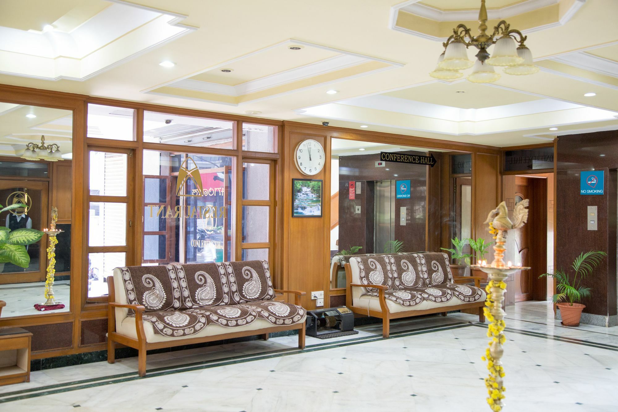 Oyo Majestic 2 Hotel Bangalore