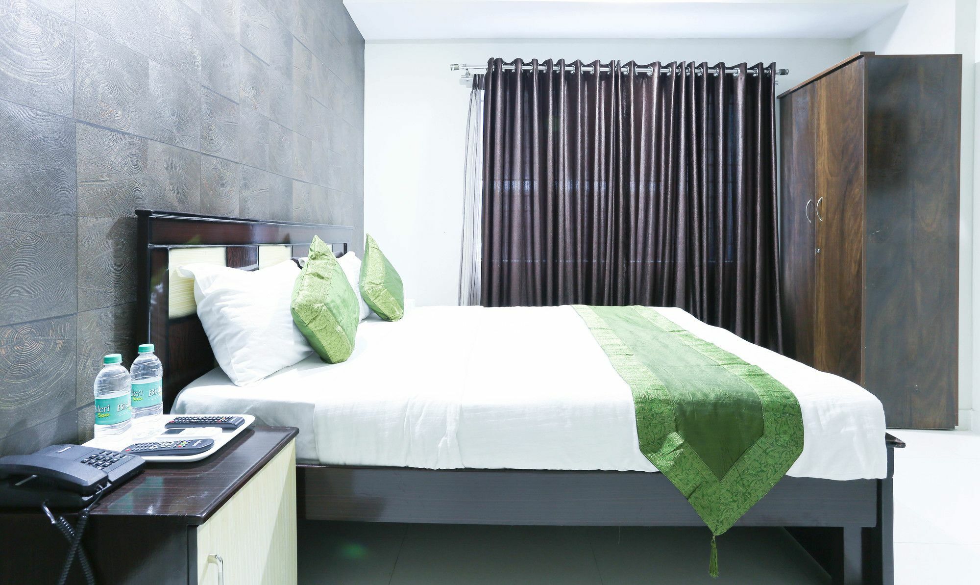 Hotel Treebo Live Castle Bangalore