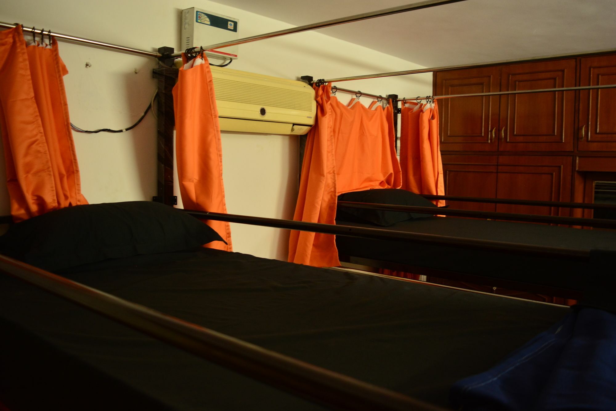 Social Rehab Downtown Hostel *