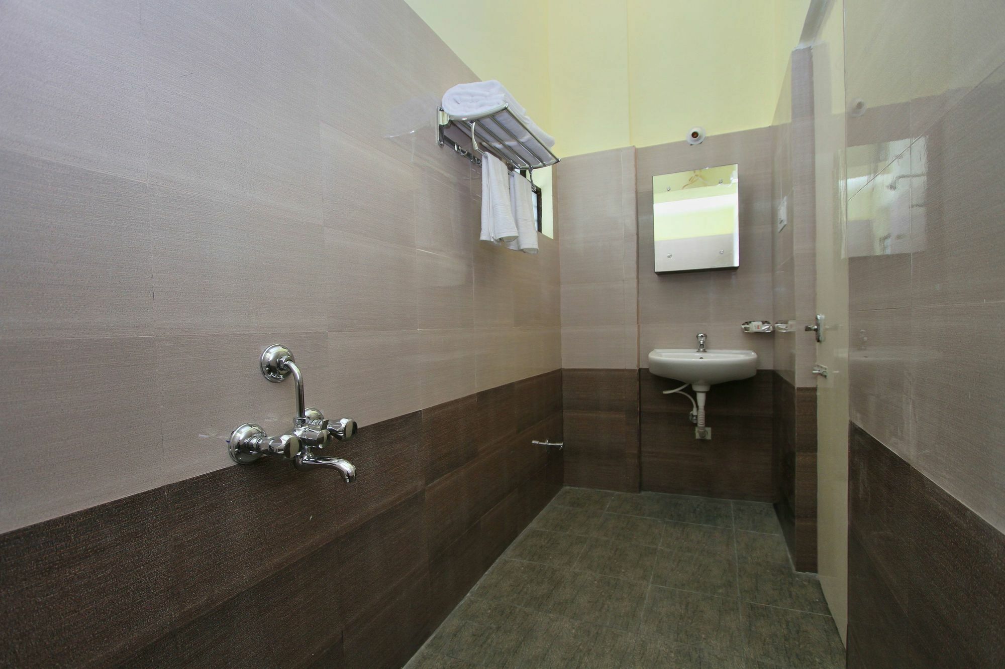 Oyo 9060 Sri Sai Guest Bangalore