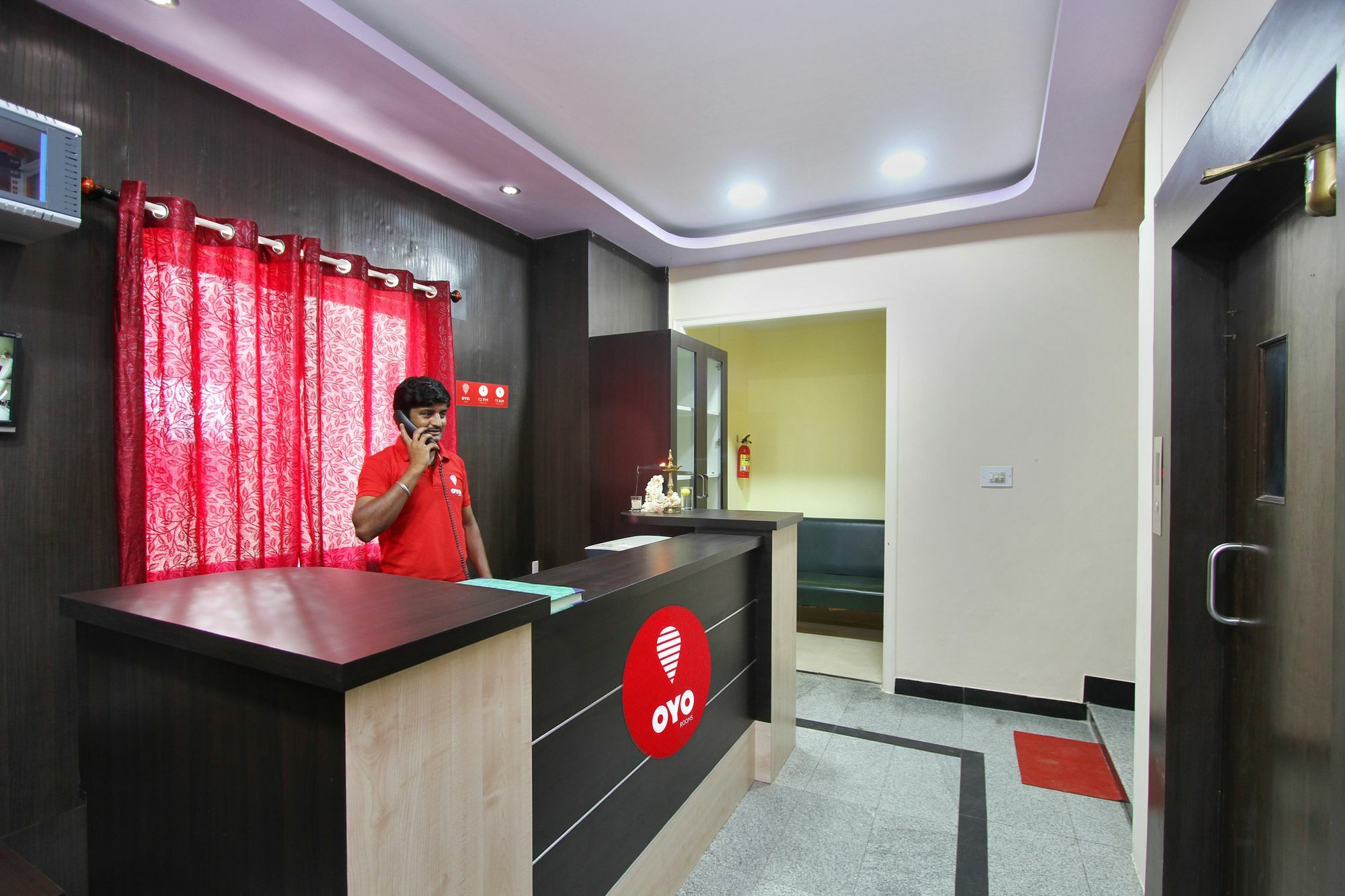 Oyo 9060 Sri Sai Guest Hotel 3*