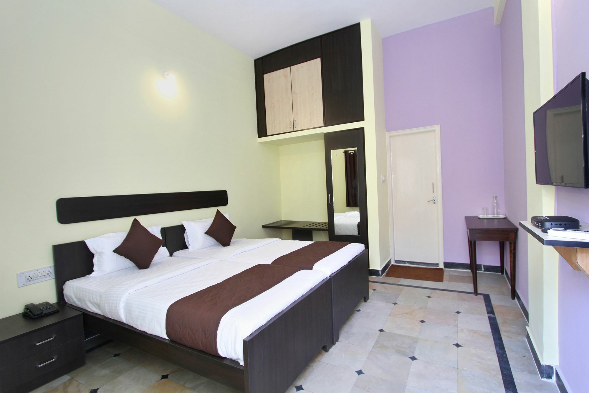 Hotel Oyo 9060 Sri Sai Guest