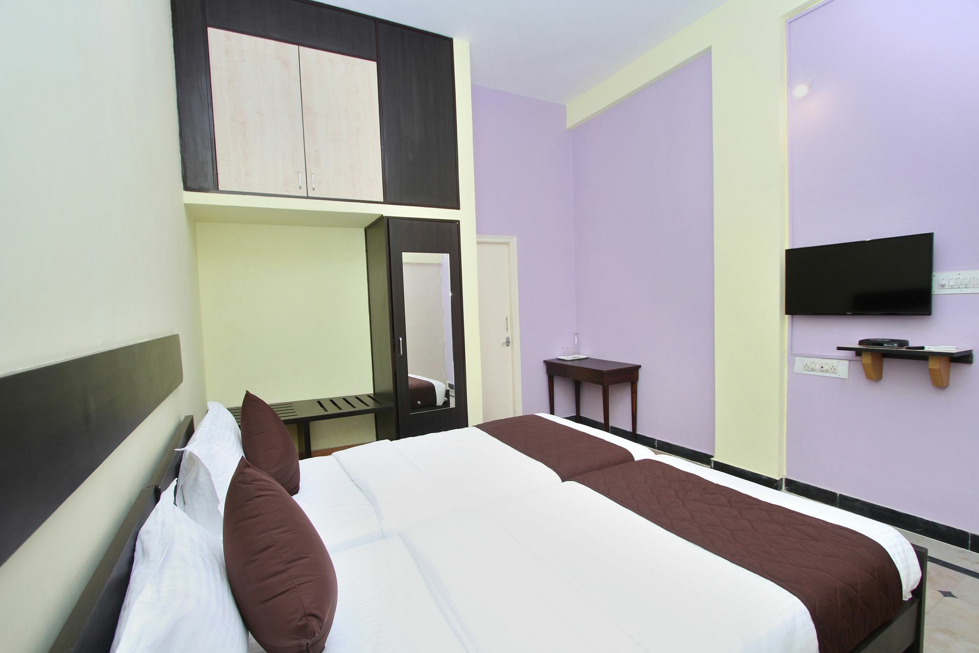 Hotel Oyo 9060 Sri Sai Guest