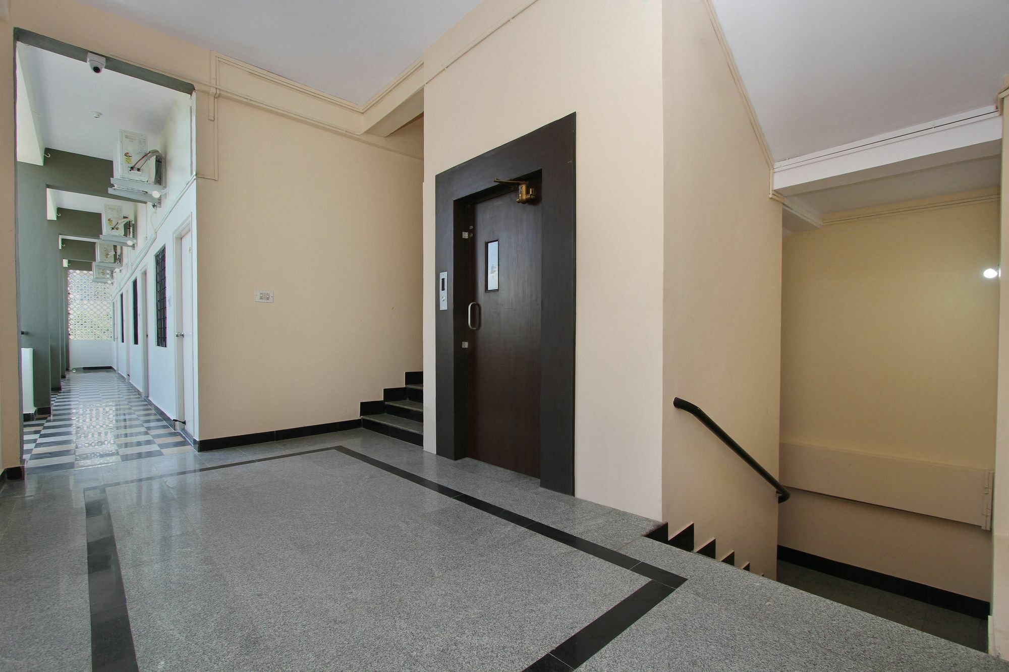 Oyo 9060 Sri Sai Guest Hotel 3*