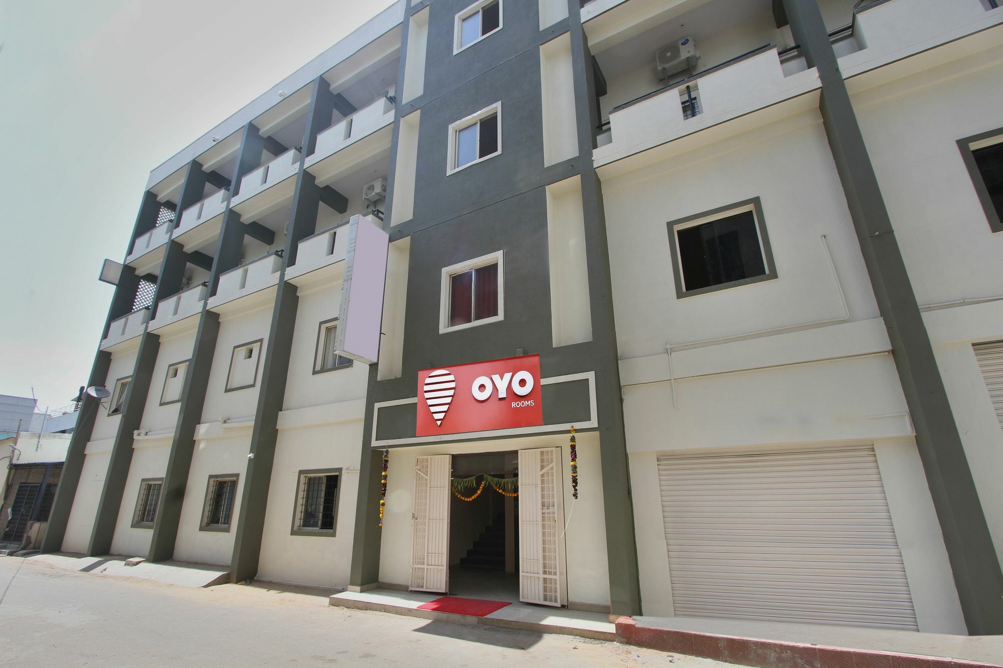 Oyo 9060 Sri Sai Guest 3*