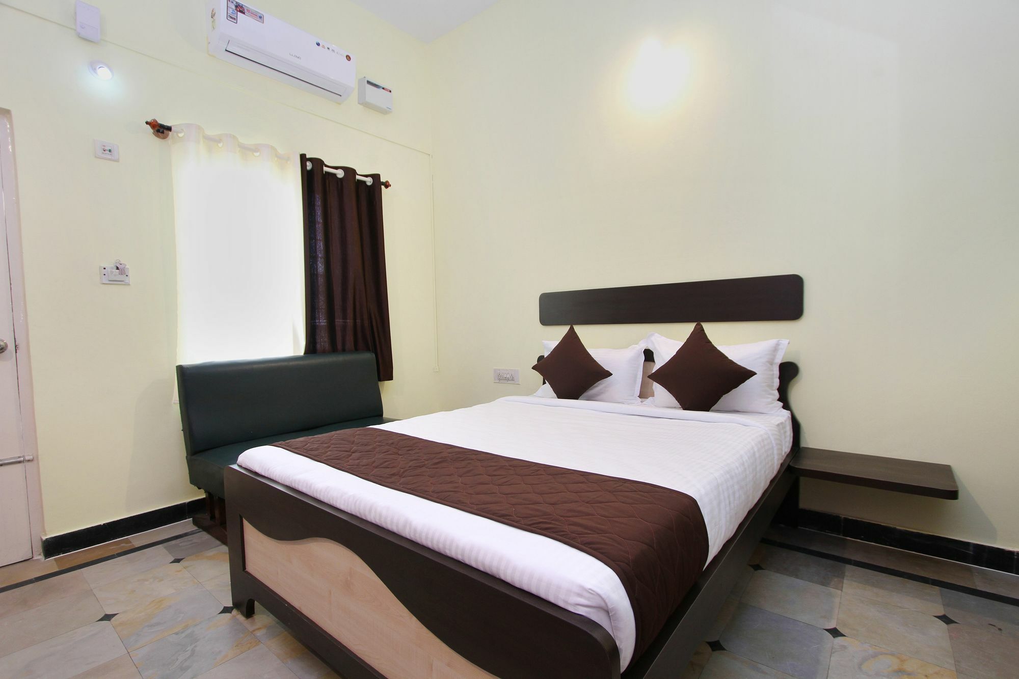 Oyo 9060 Sri Sai Guest 3* Bangalore
