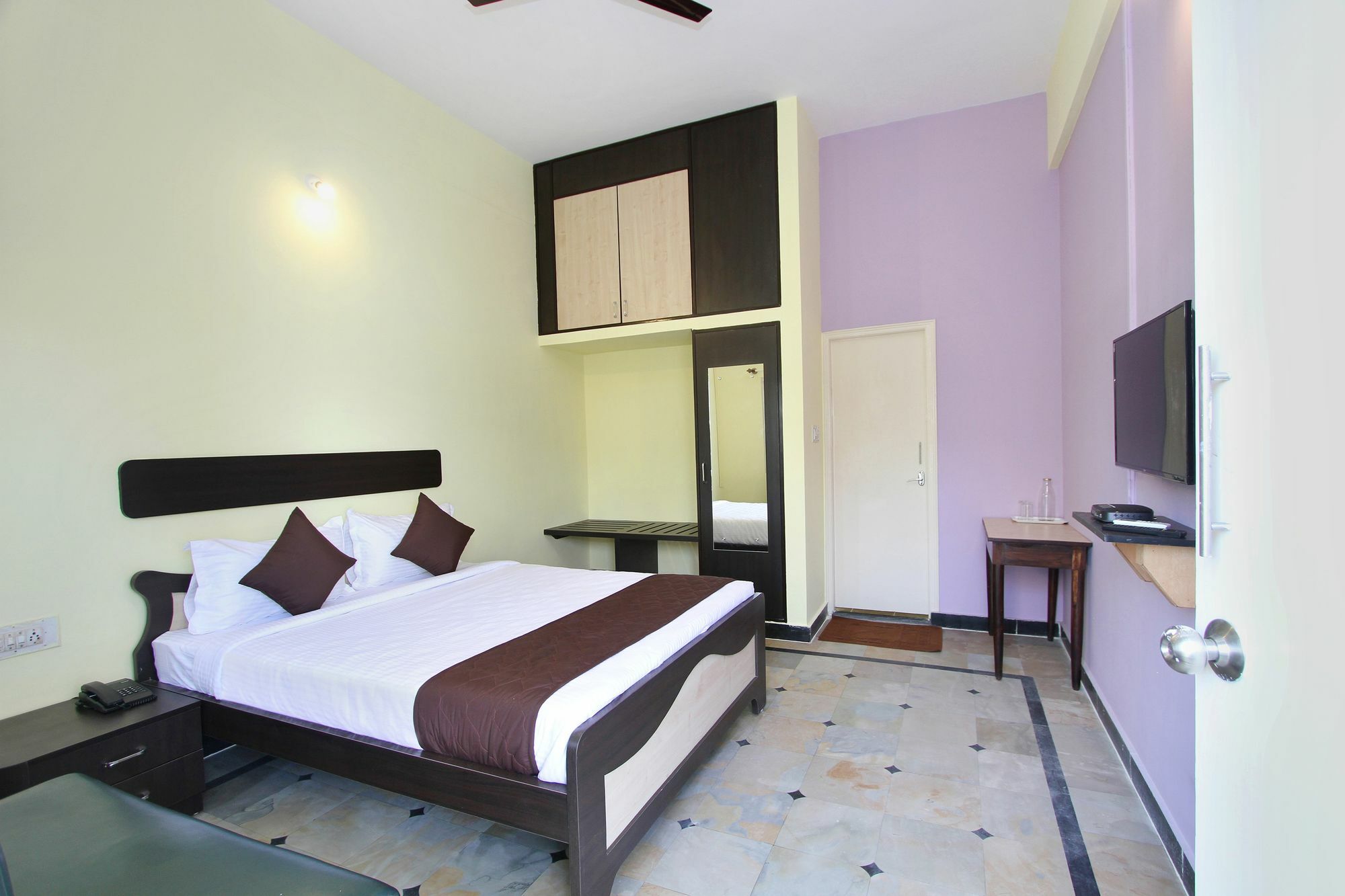 Oyo 9060 Sri Sai Guest Hotel