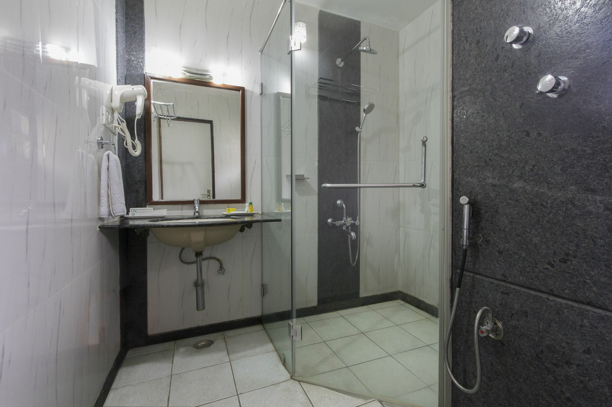 Bed & Breakfast R D Suites Koramangala 3*