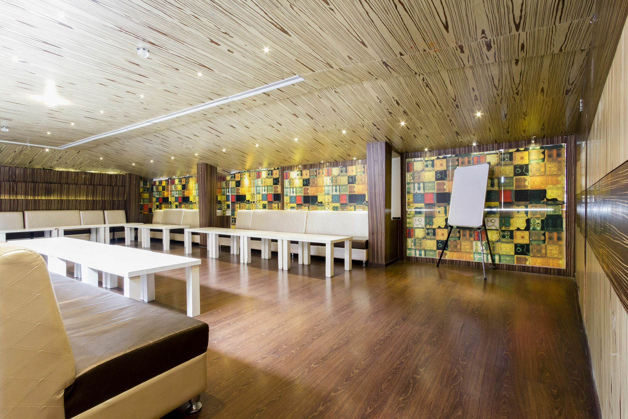 R D Suites Koramangala Bed & Breakfast 3*