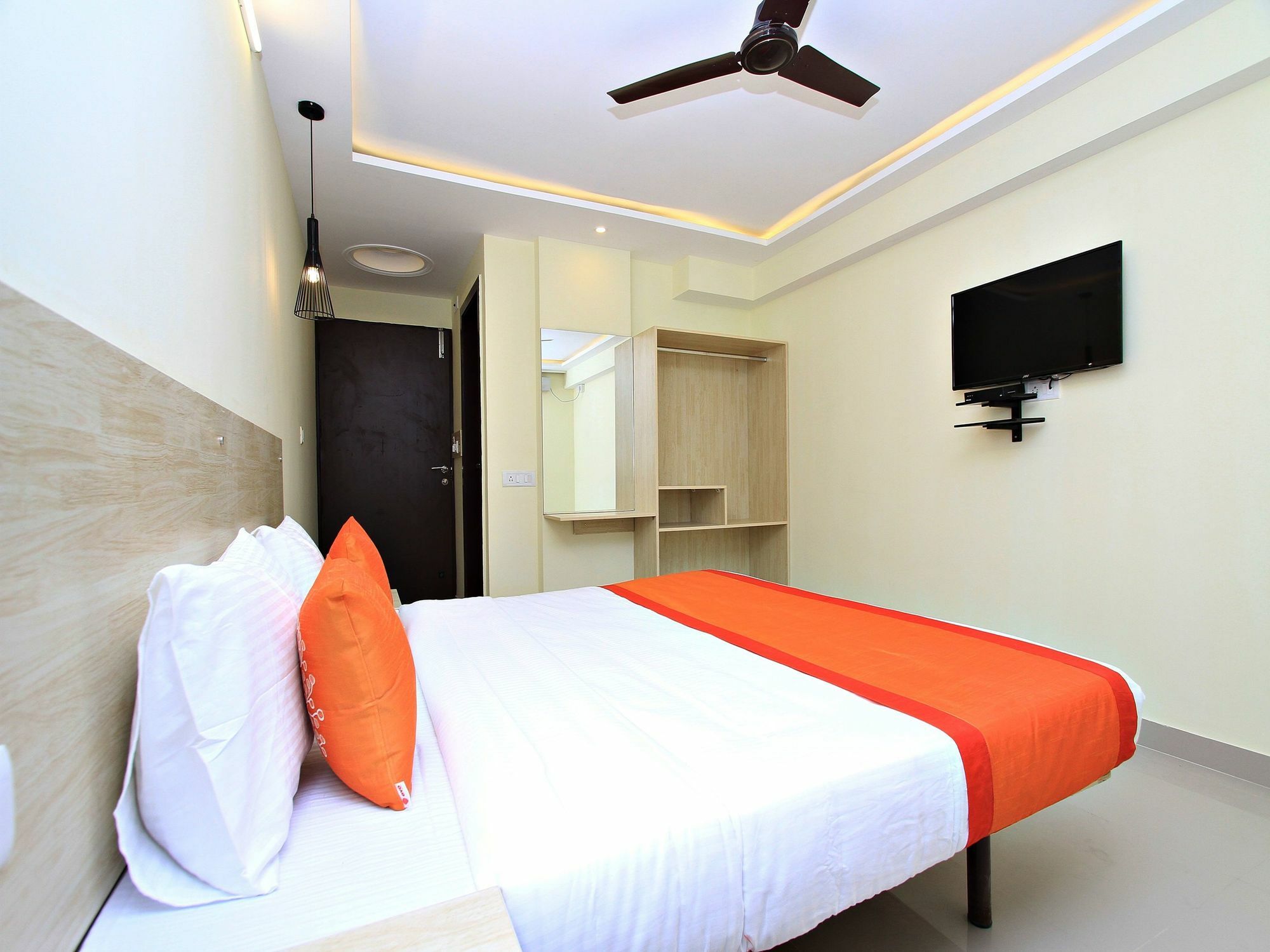 Hotel Oyo 11927 Varcity Imperium Bangalore