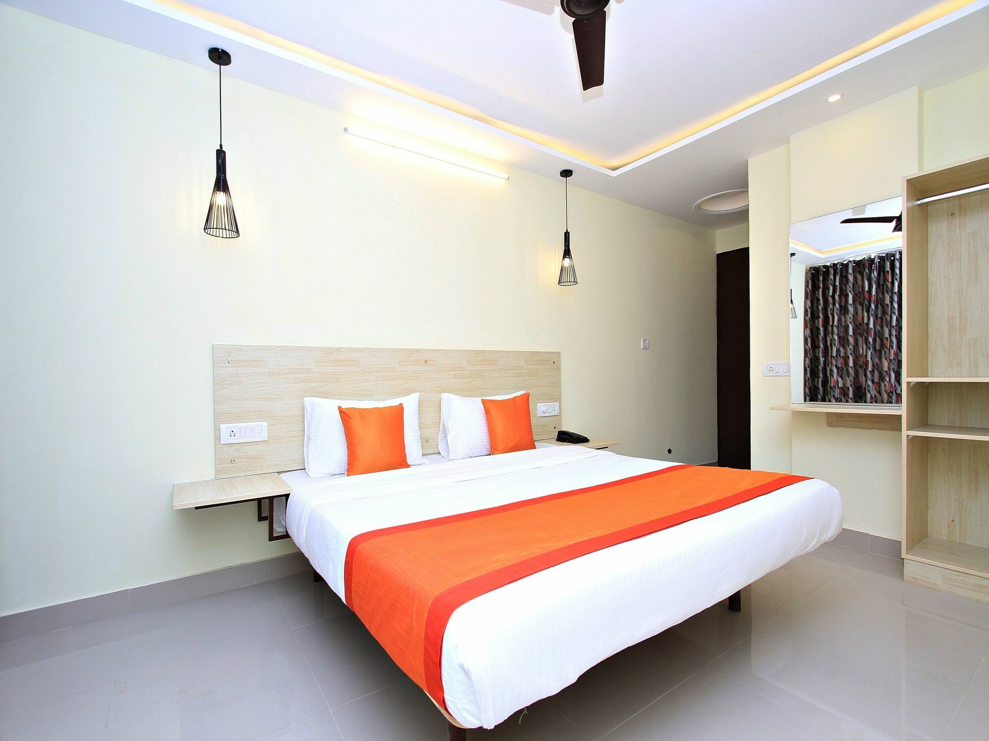 Oyo 11927 Varcity Imperium Hotel 3*