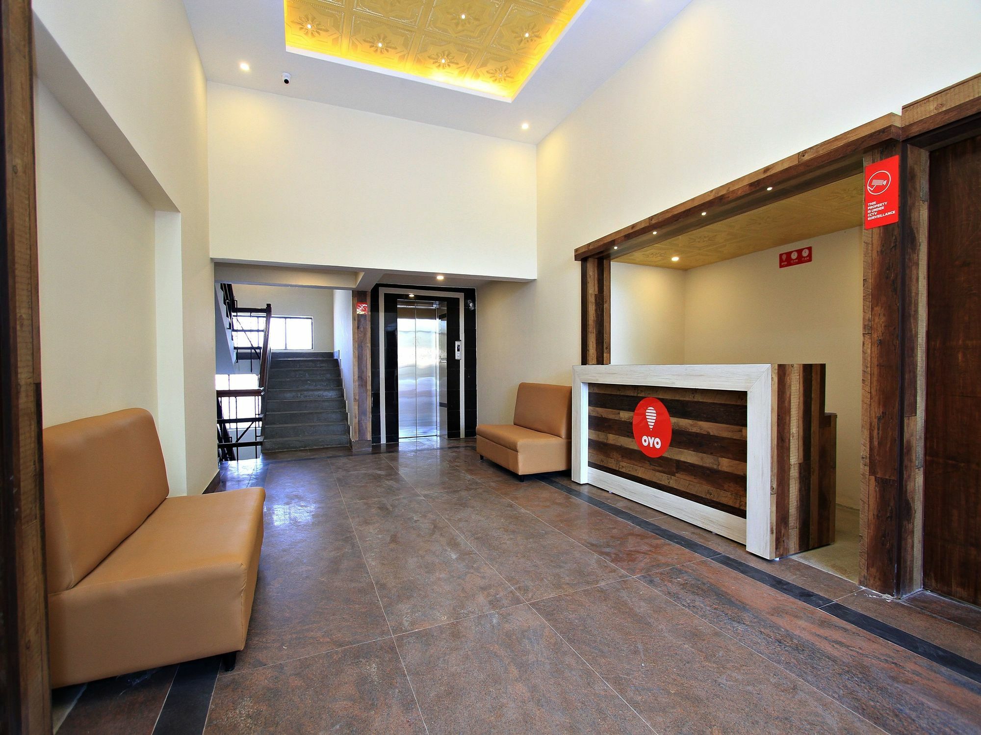 Oyo 11927 Varcity Imperium Hotel