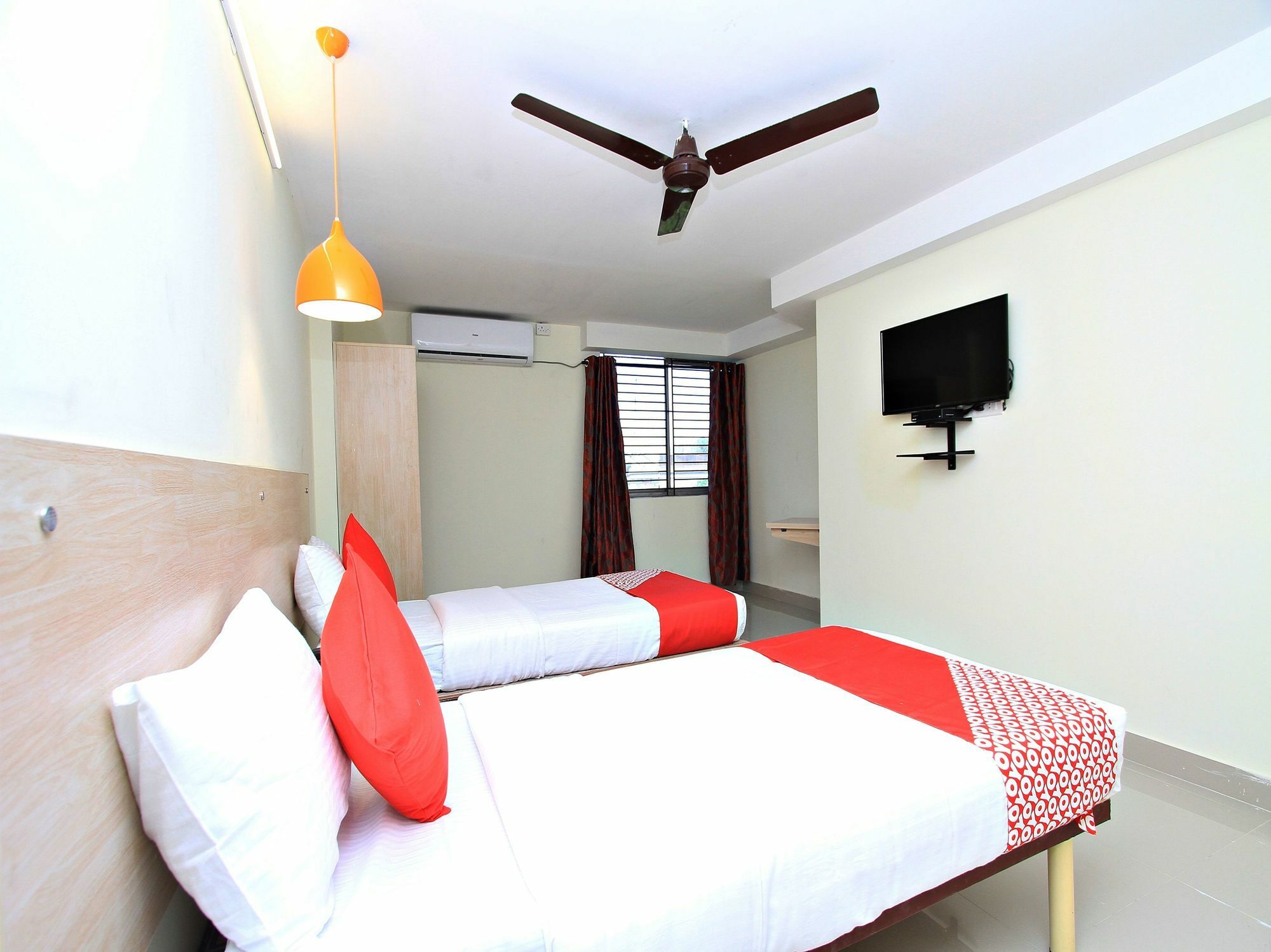 Hotel Oyo 11927 Varcity Imperium 3*