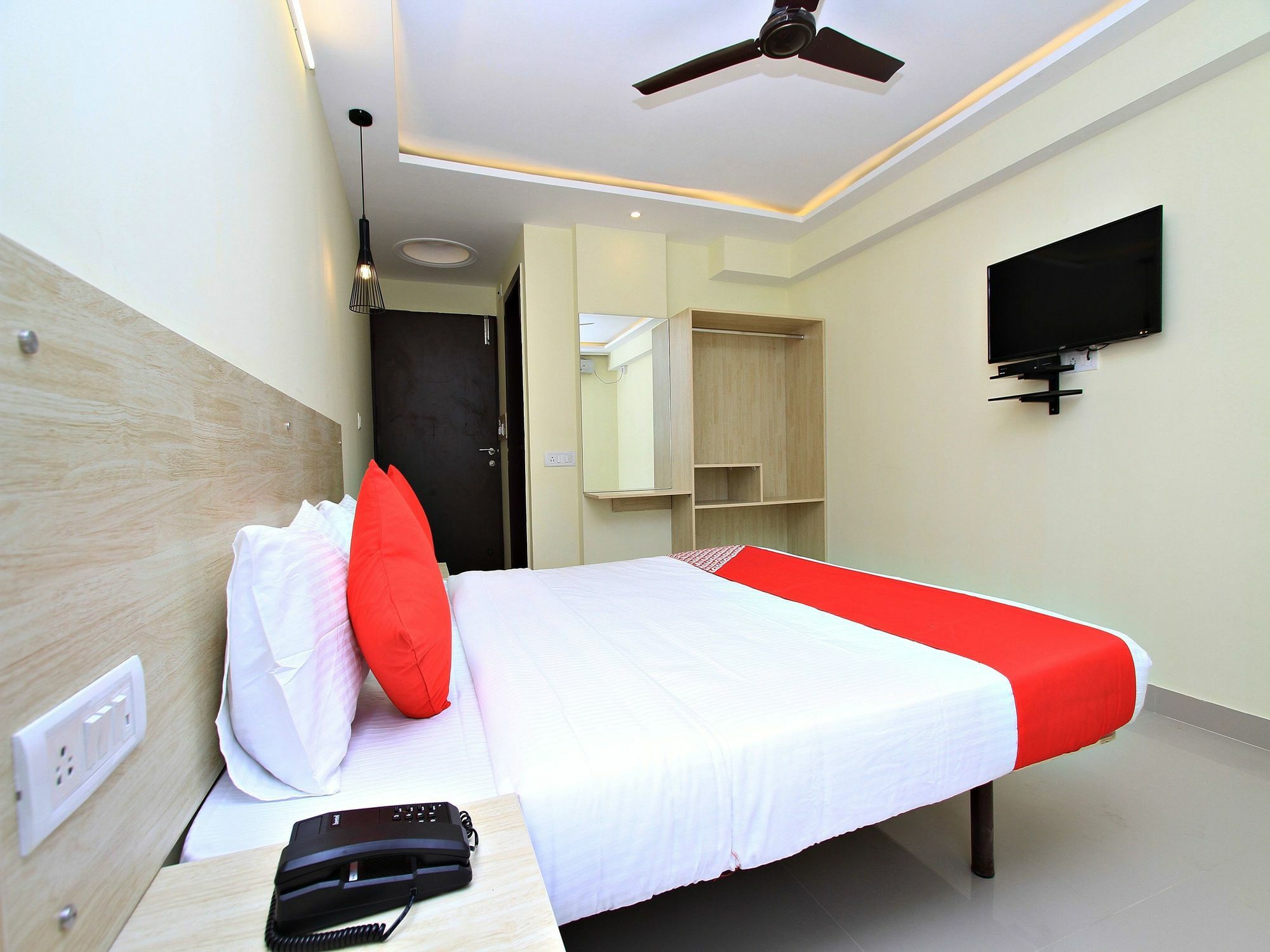 Oyo 11927 Varcity Imperium 3* Bangalore