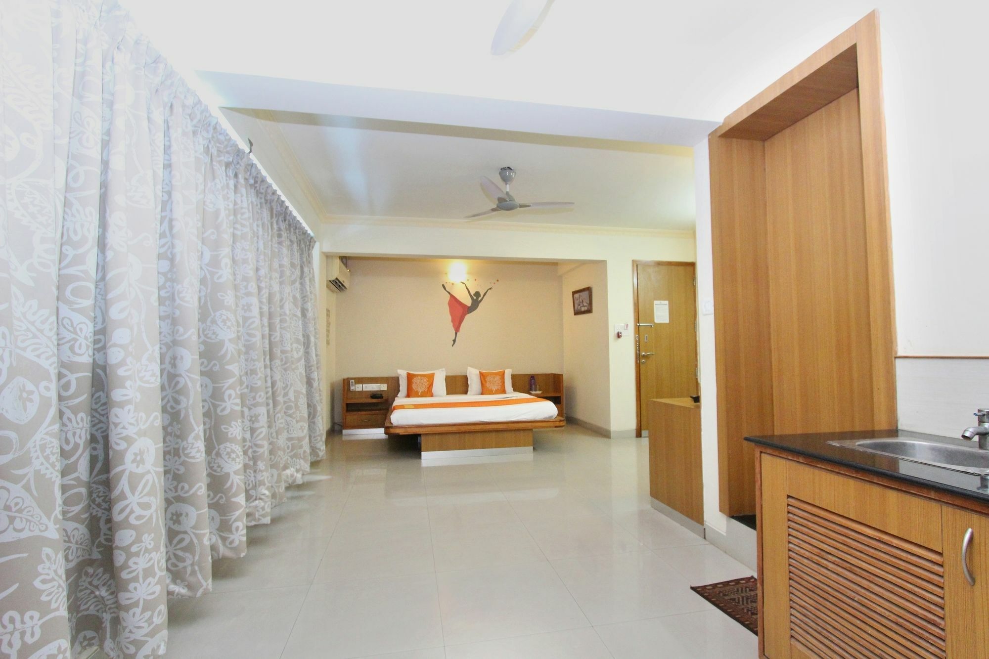 Hotel Oyo 8252 Aayush Corporate
