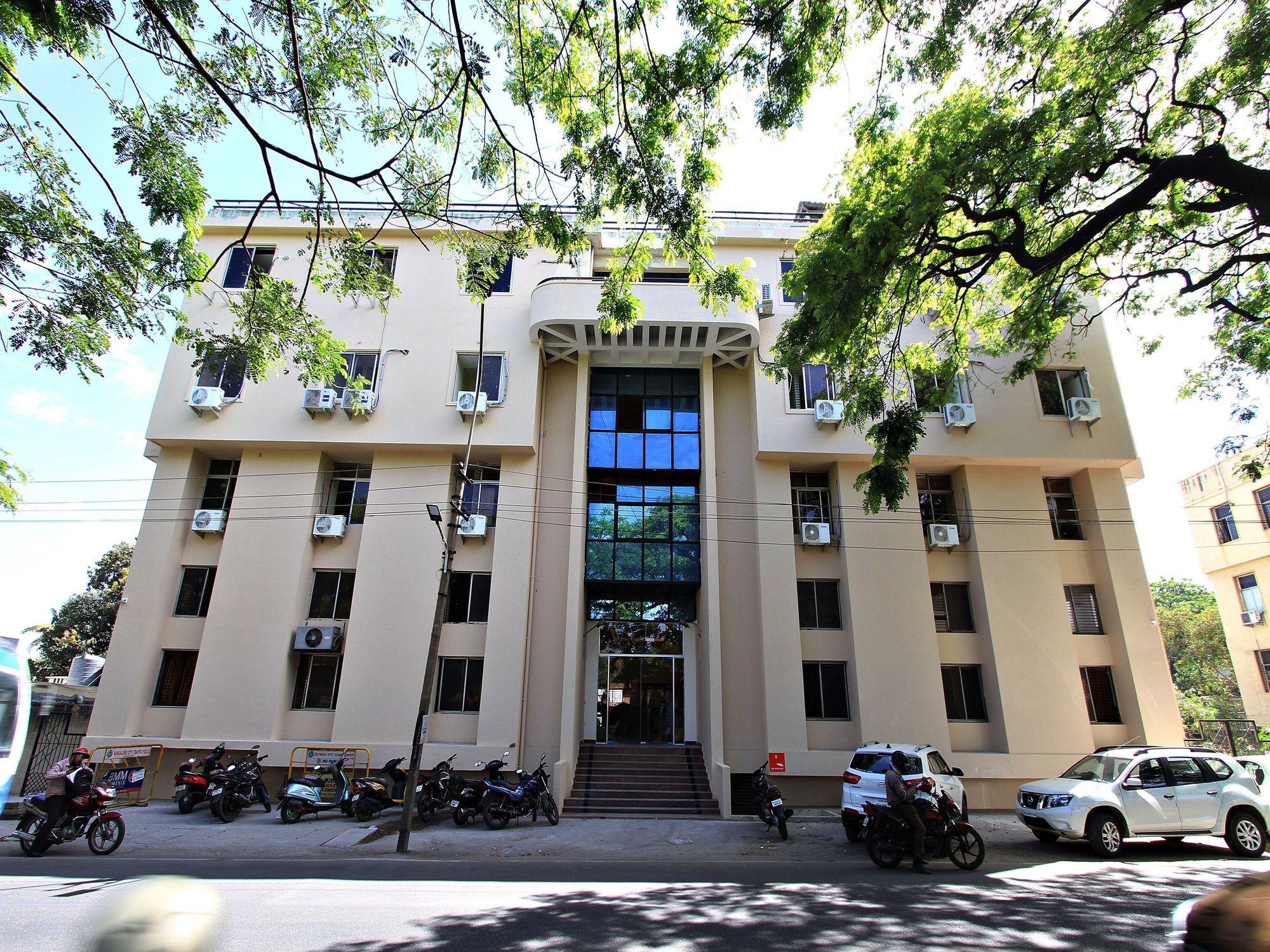 Oyo 11927 Varcity Imperium Hotel 3*