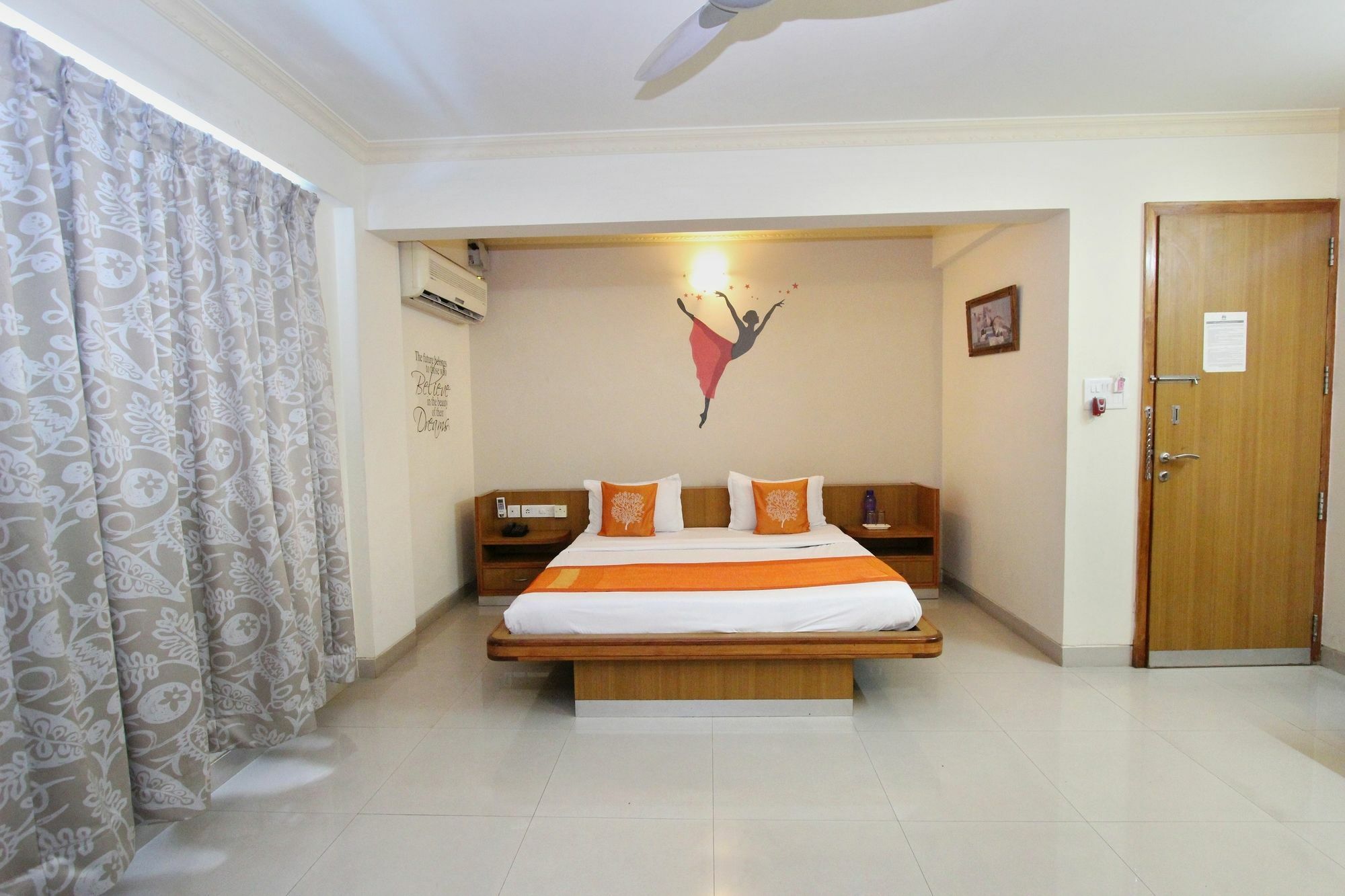 Oyo 8252 Aayush Corporate Hotel