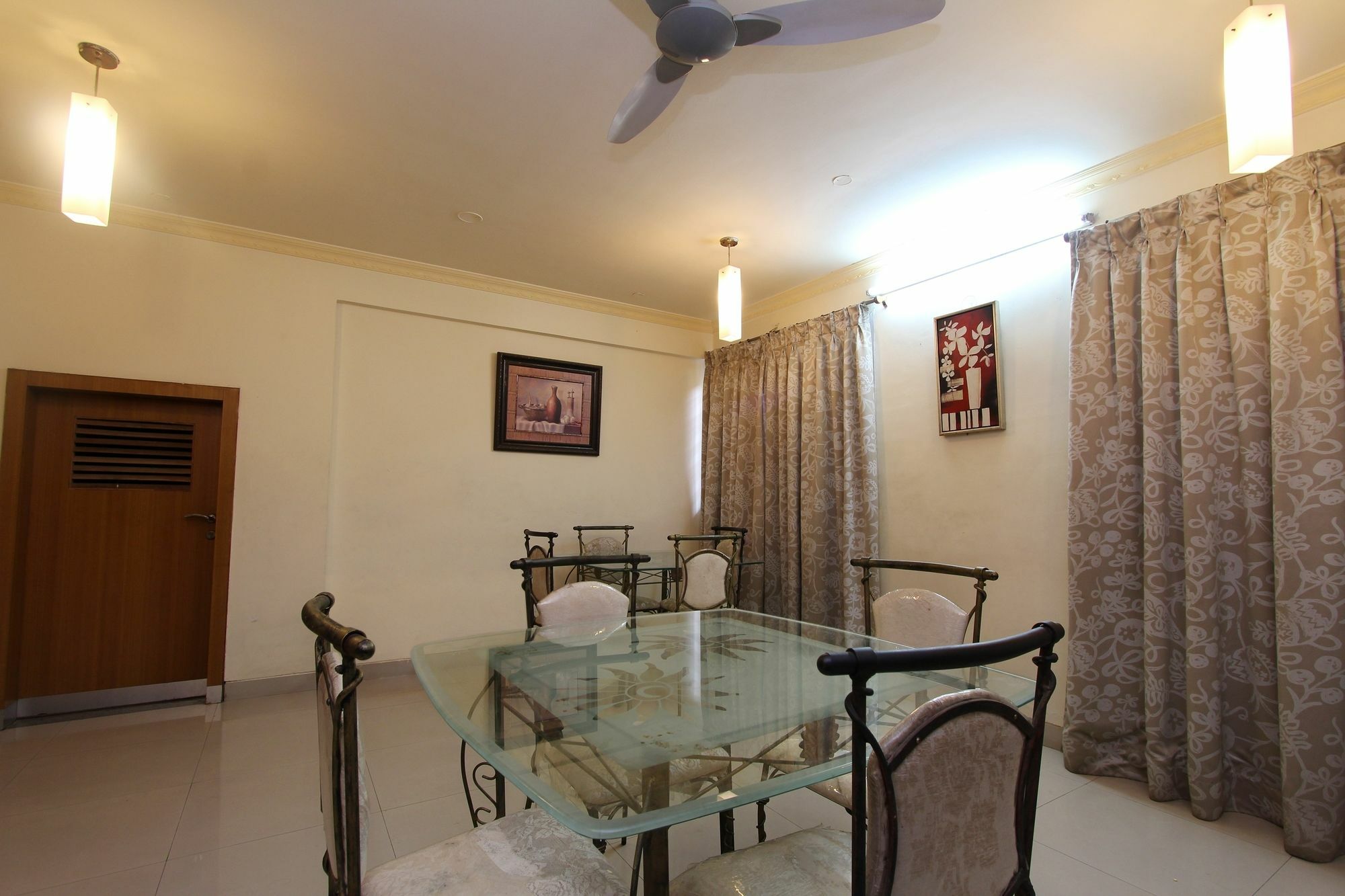 Hotel Oyo 8252 Aayush Corporate
