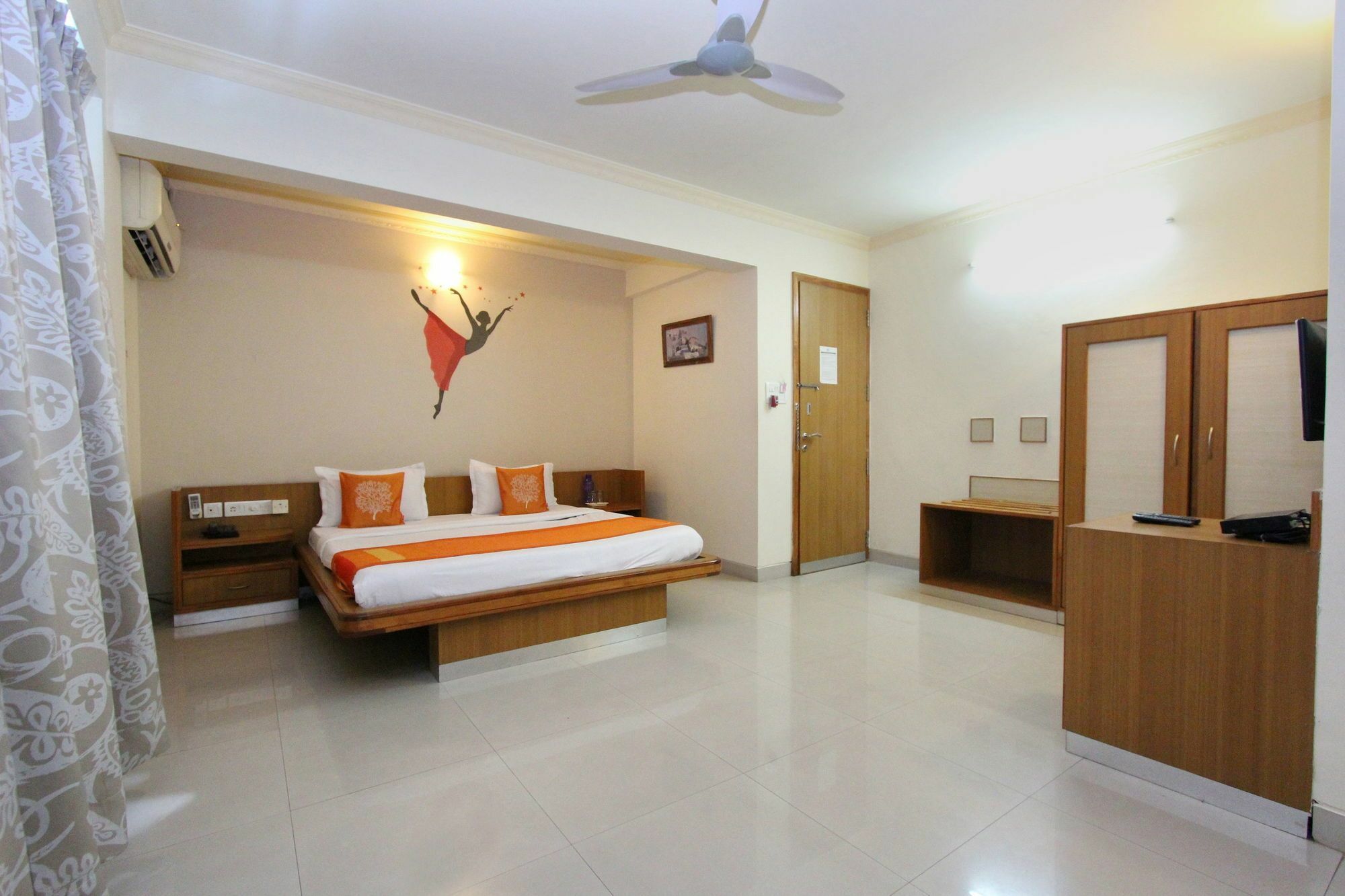 Oyo 8252 Aayush Corporate