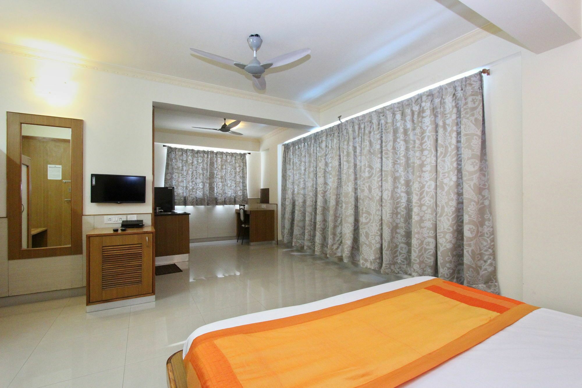 Oyo 8252 Aayush Corporate 2*