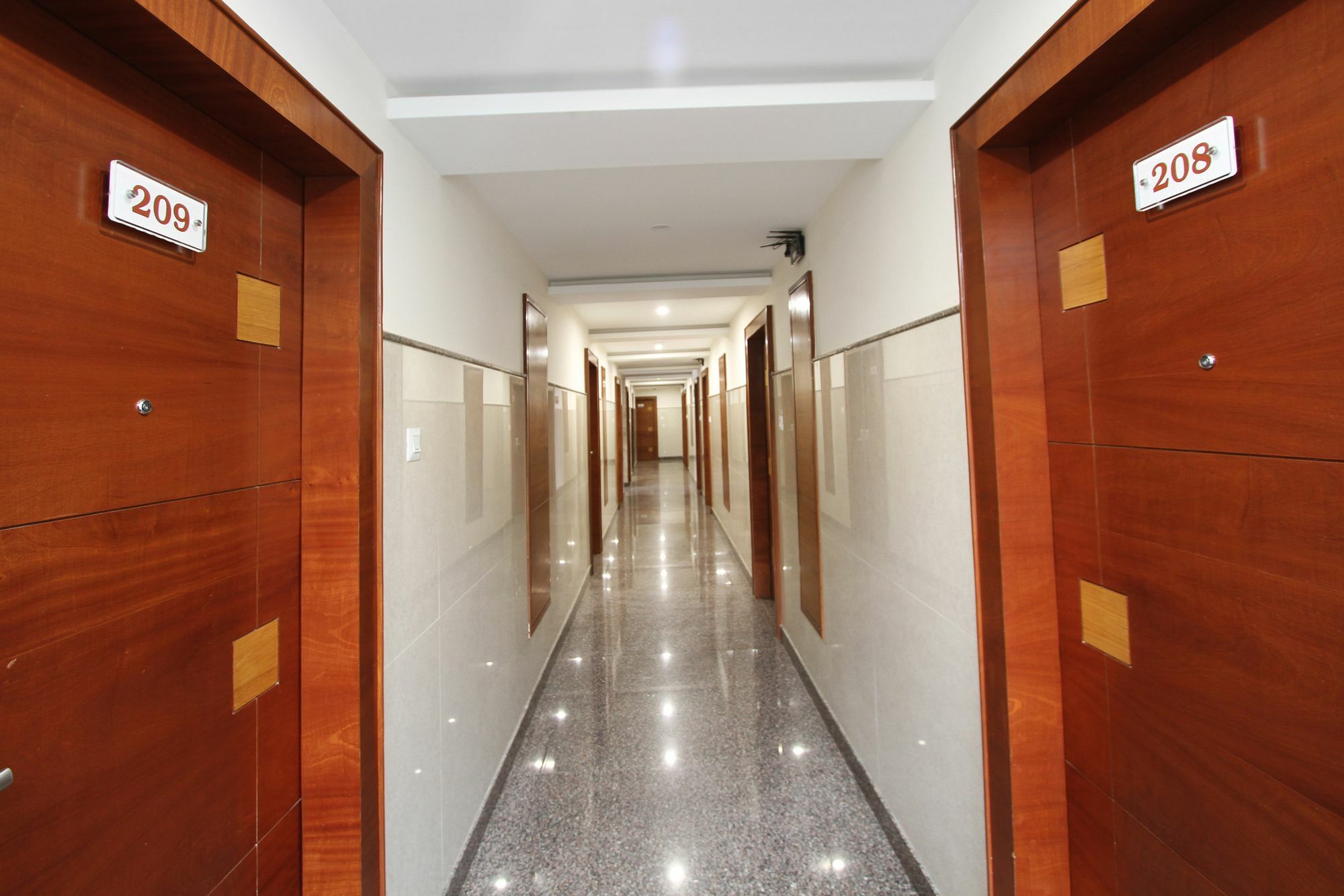 Oyo 4600 Ut Elegance Hotel Bangalore