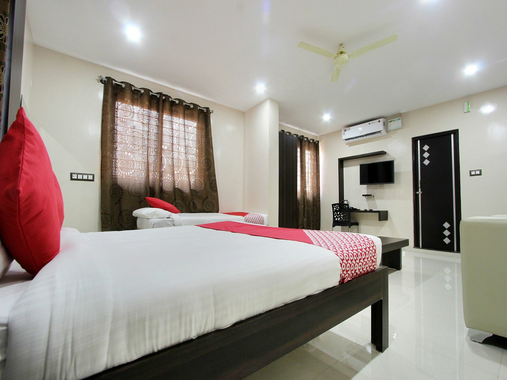 Hotel Capital O 70534 Habitat And 3*