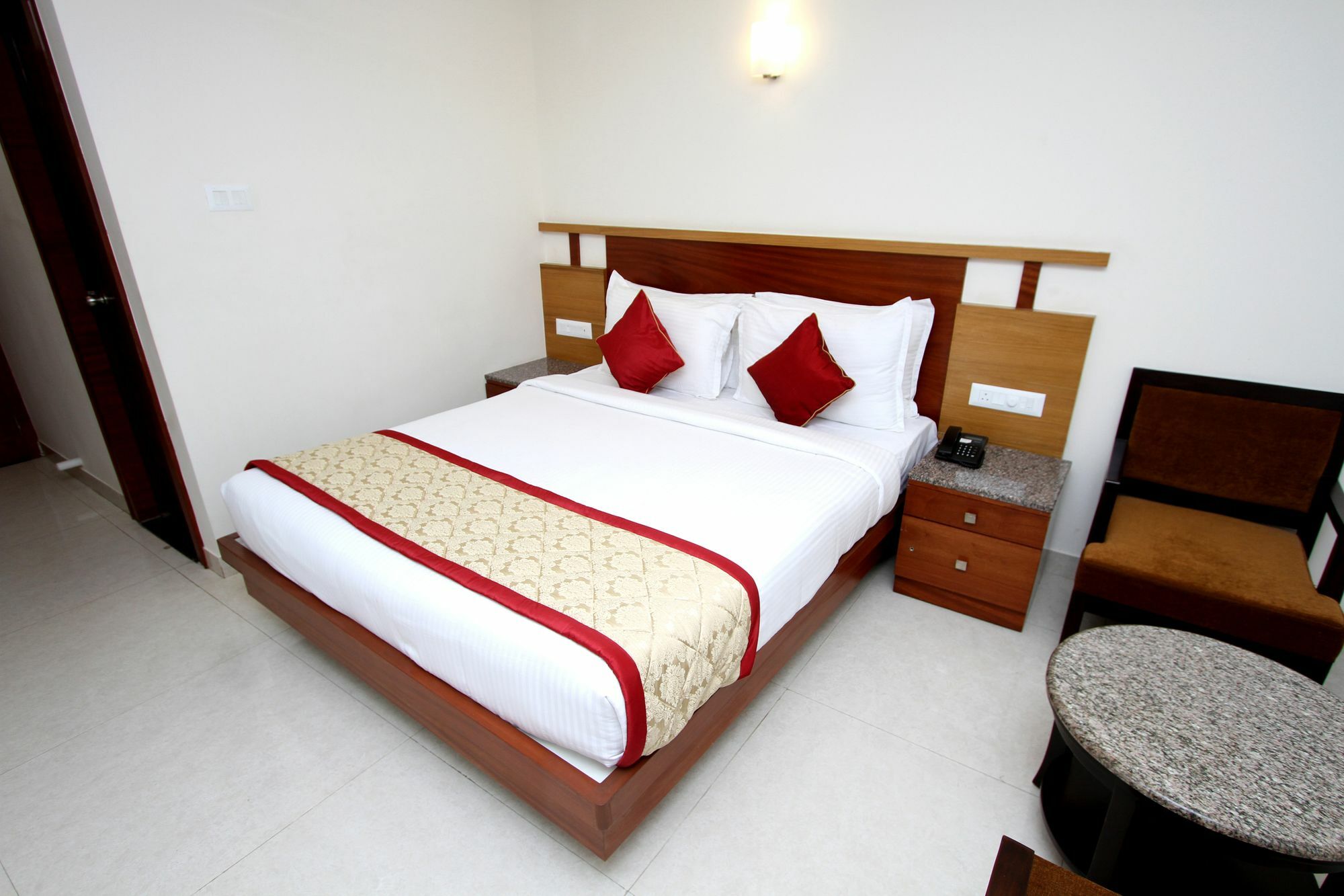 Oyo 4600 Ut Elegance Hotel Bangalore