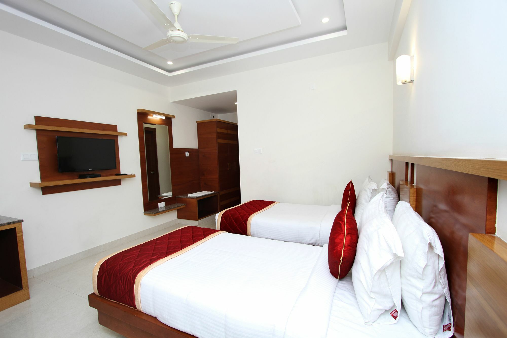 Oyo 4600 Ut Elegance Hotel Bangalore