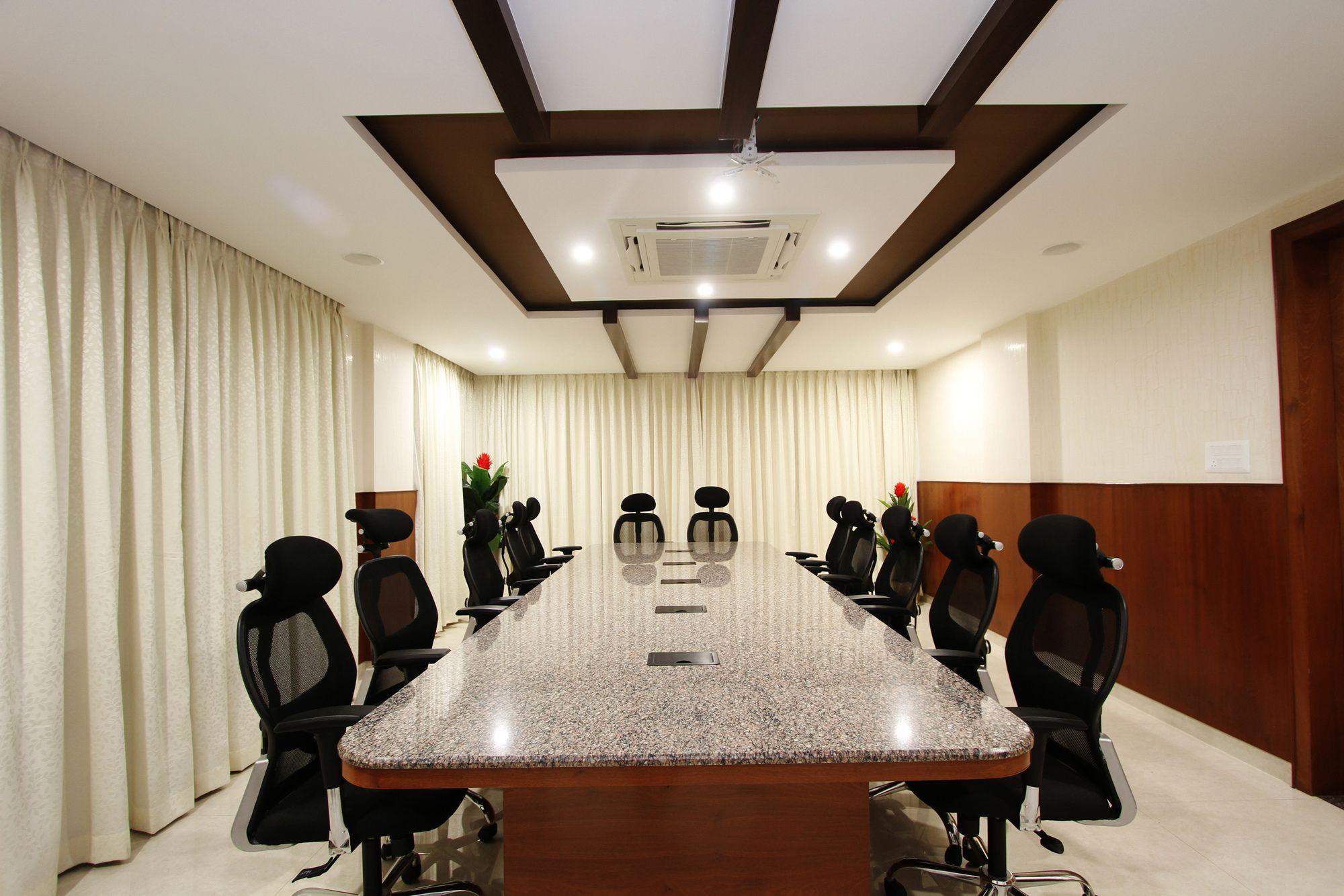 Hotel Oyo 4600 Ut Elegance 2*