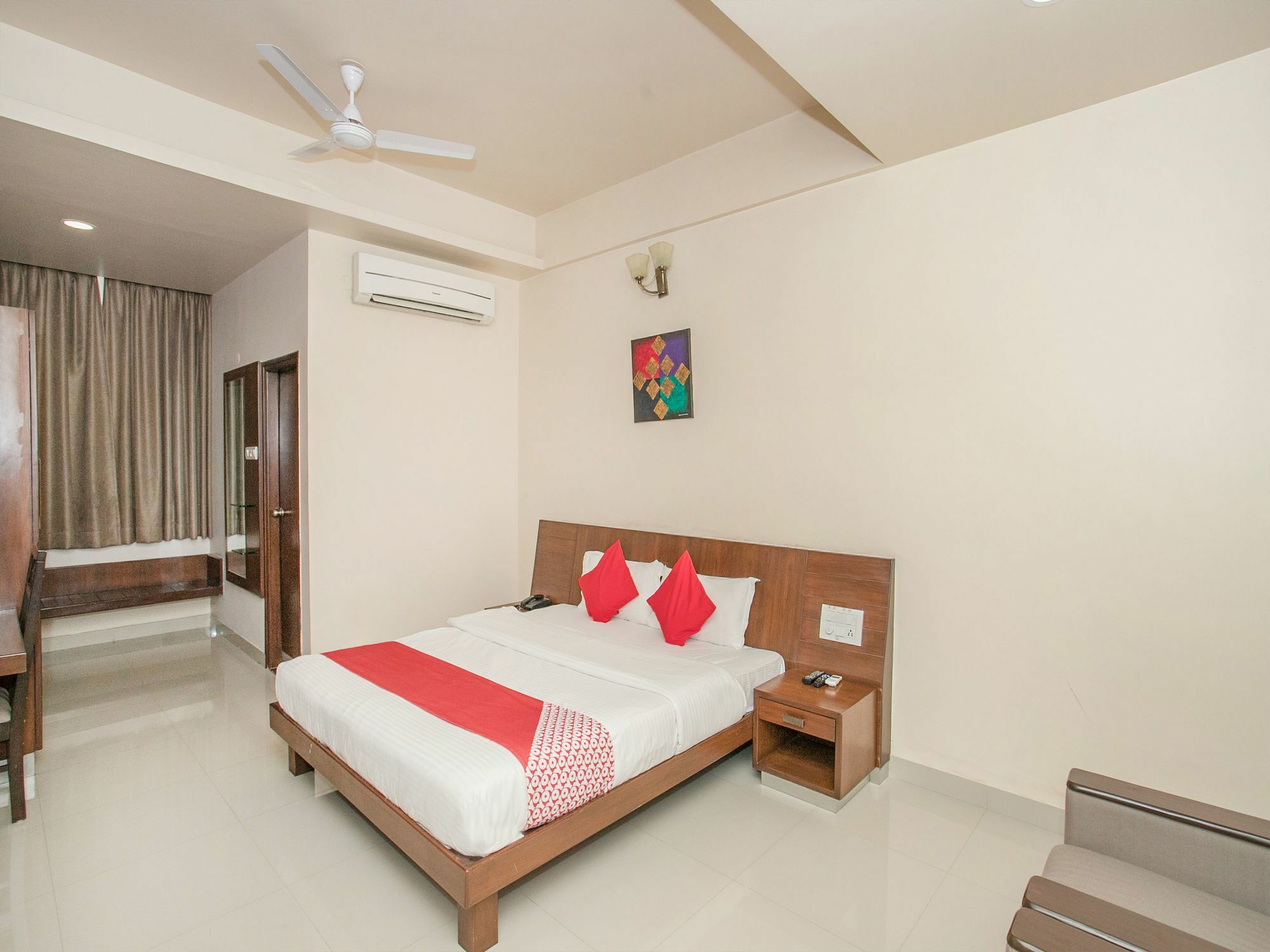 Oyo 490 Compact Maple Leaf 3* Bangalore