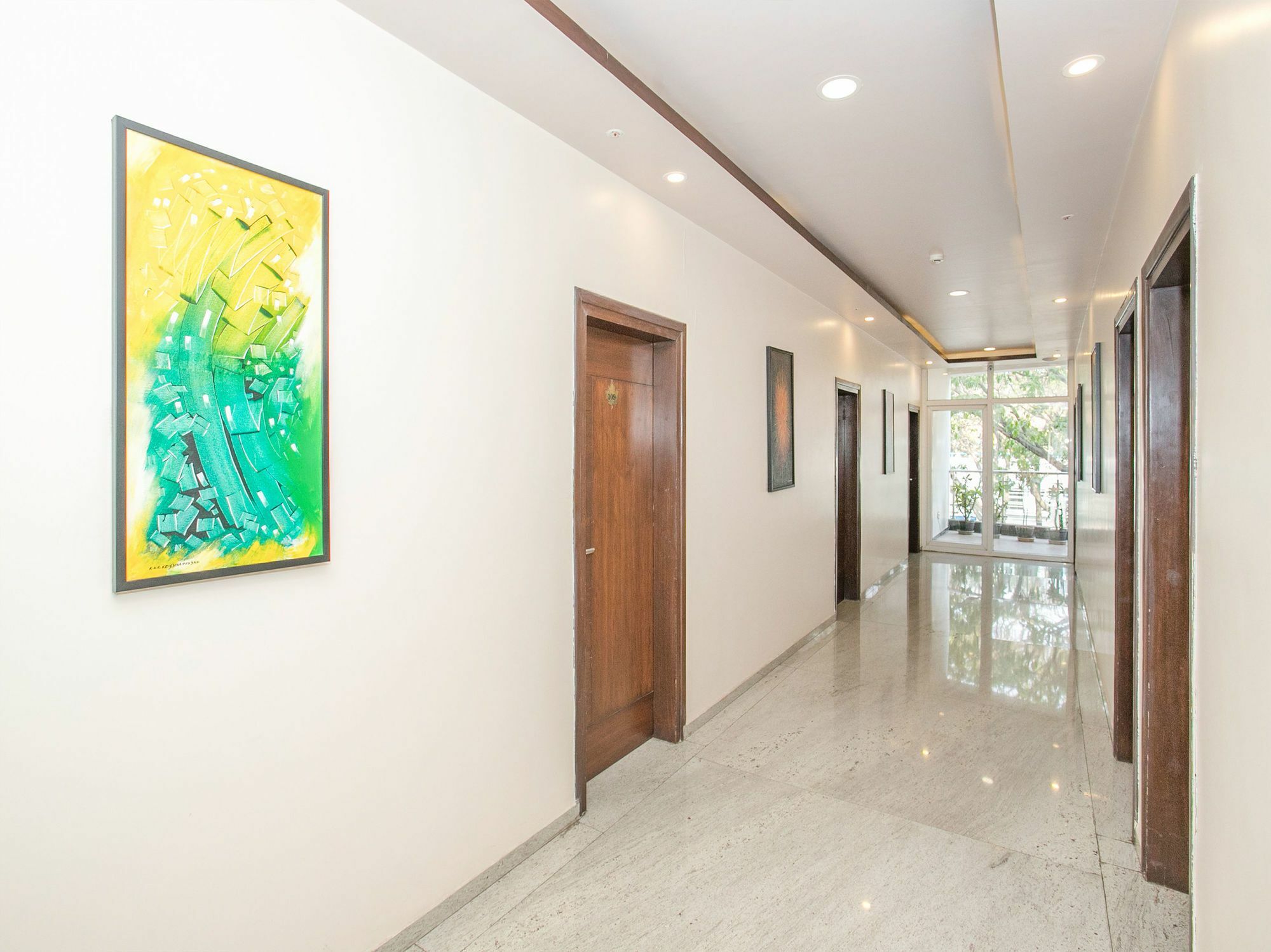 Hotel Oyo 490 Compact Maple Leaf 3*
