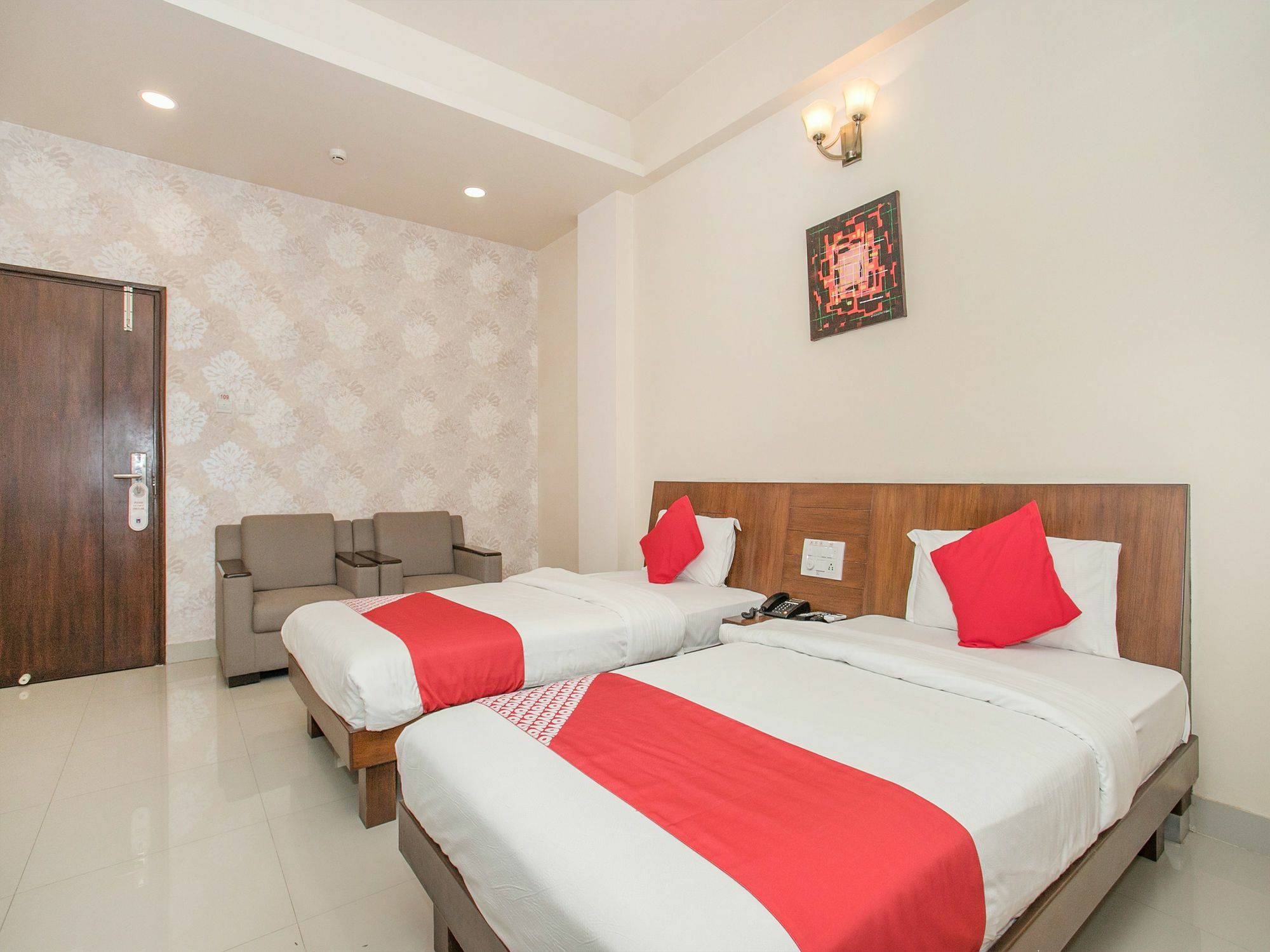 Oyo 490 Compact Maple Leaf Hotel Bangalore