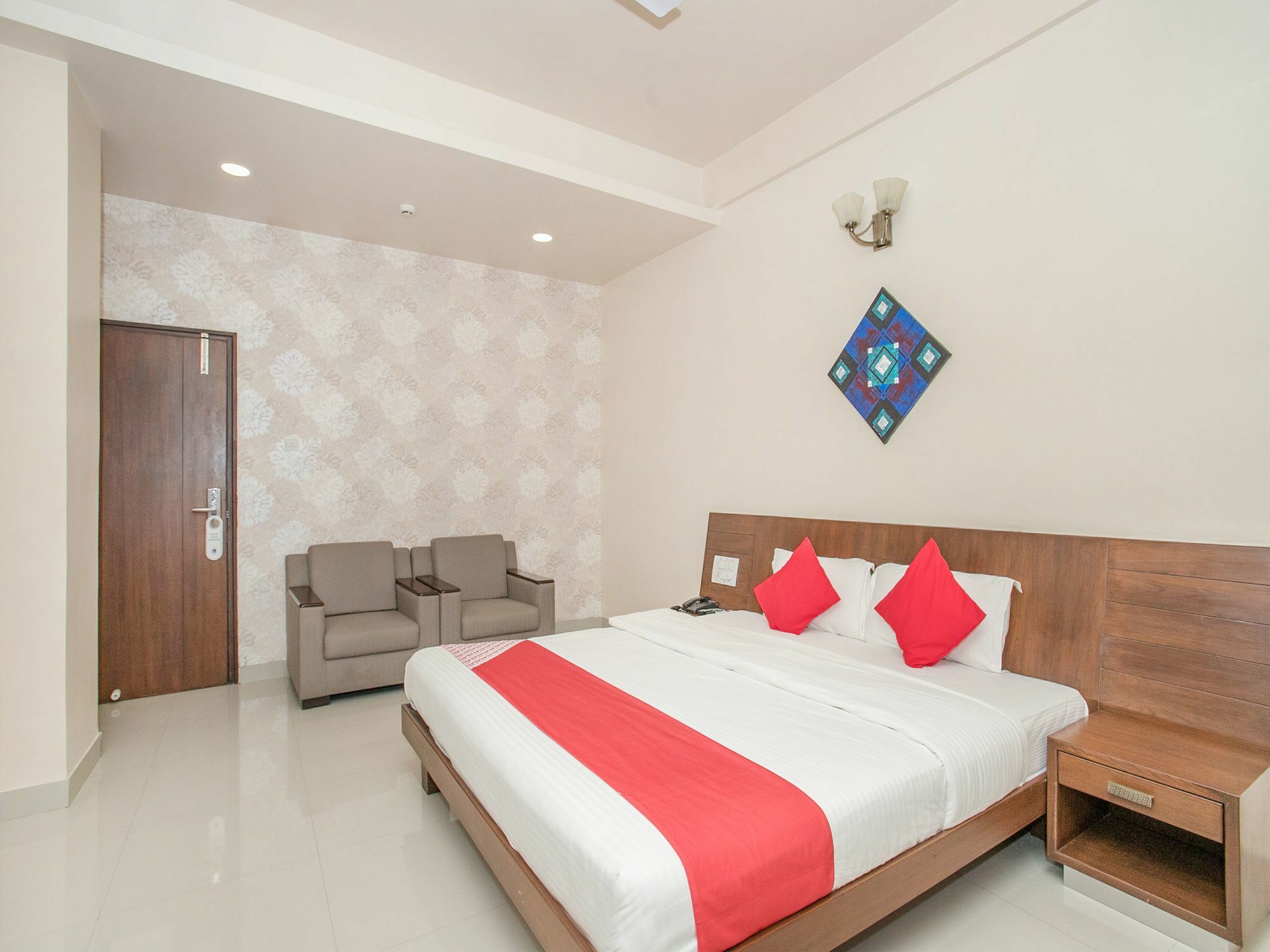 Oyo 490 Compact Maple Leaf Hotel