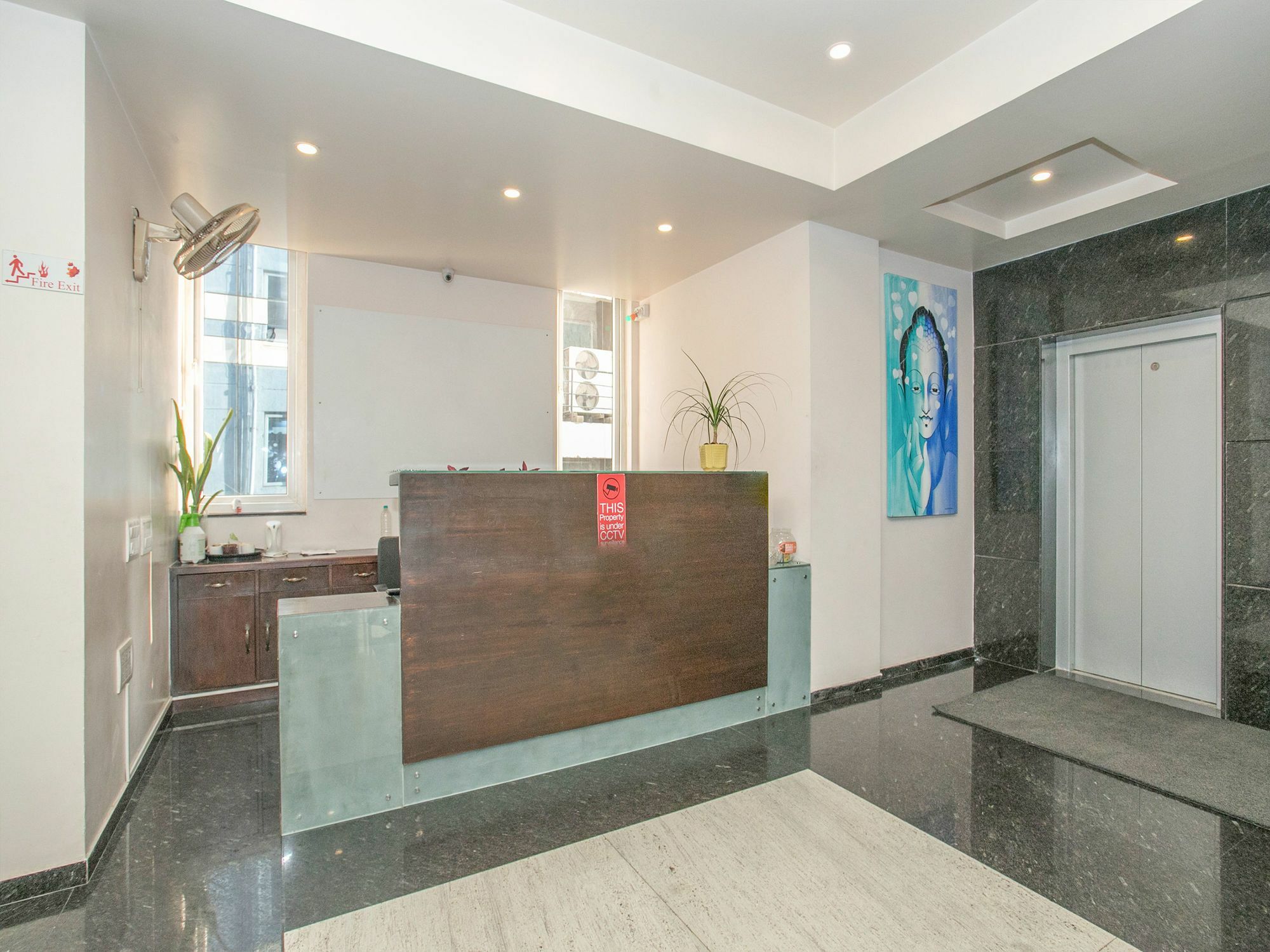 Oyo 490 Compact Maple Leaf Hotel 3*
