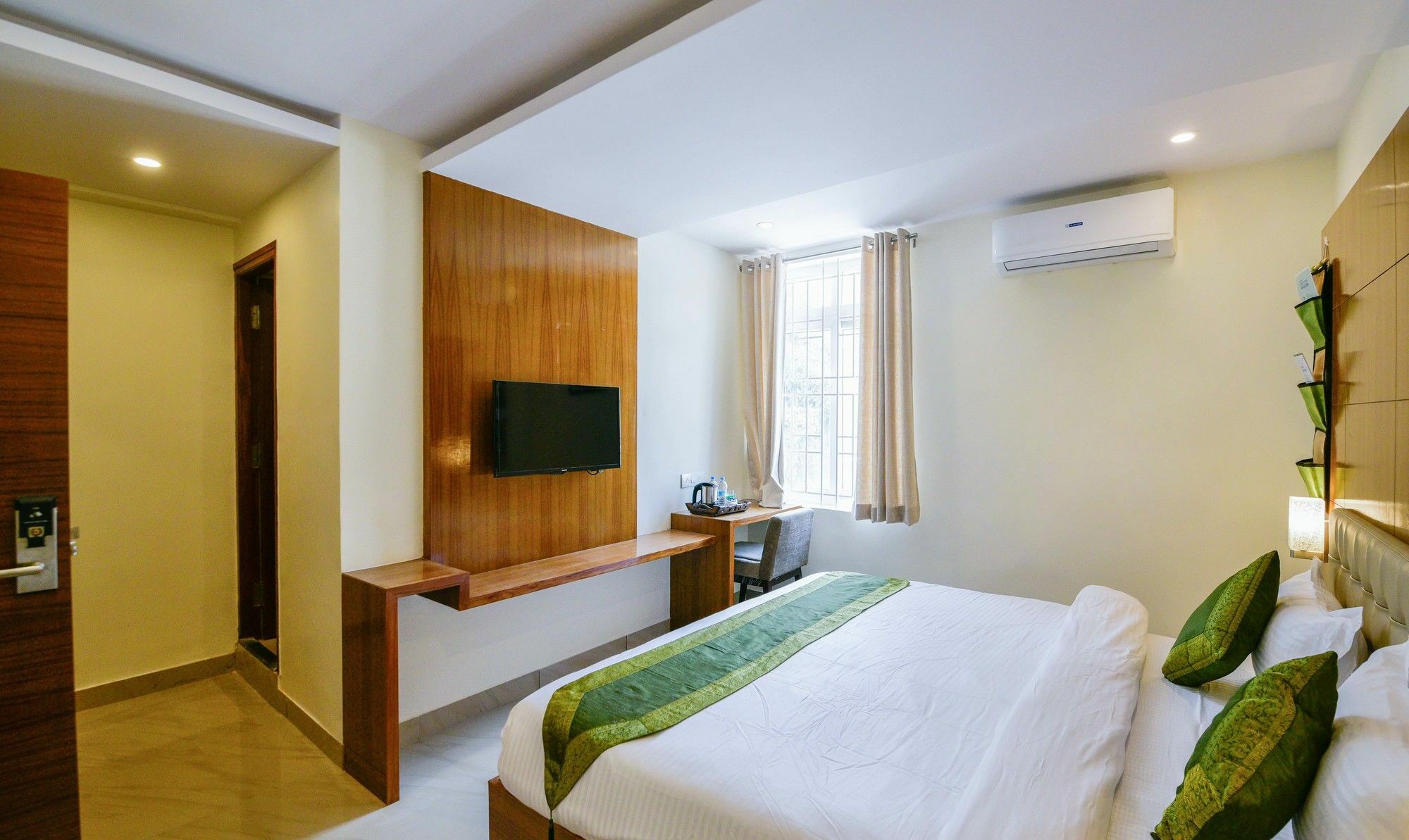Treebo Kanaka Grand Hotel 3*
